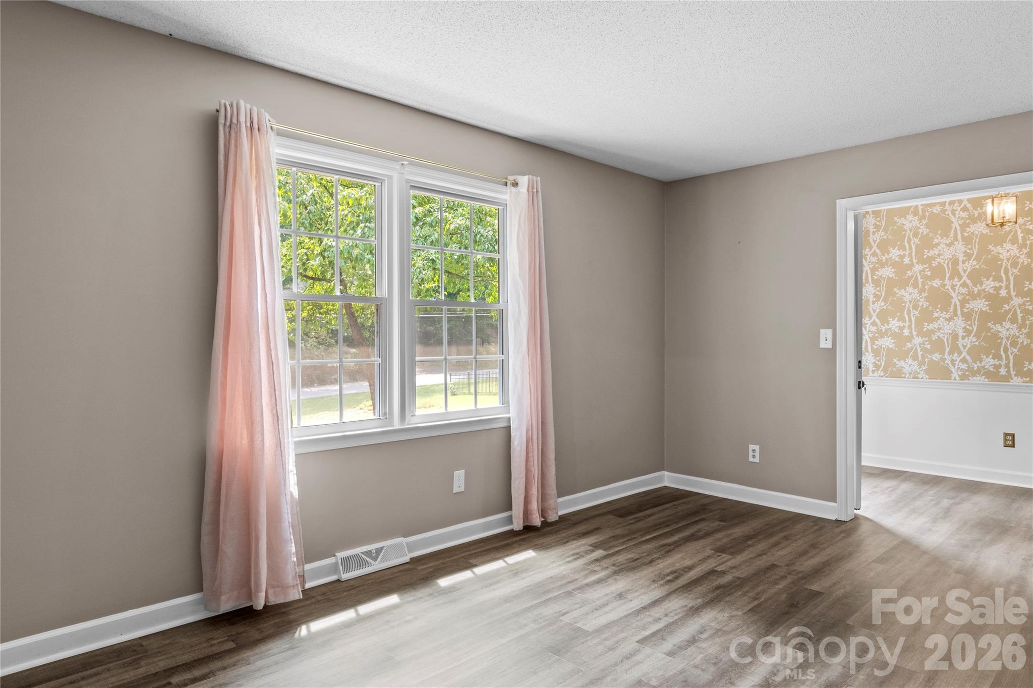 Single Family Residence at 3545 N Lakeshore Drive, Clemmons, photo 5 of 33
