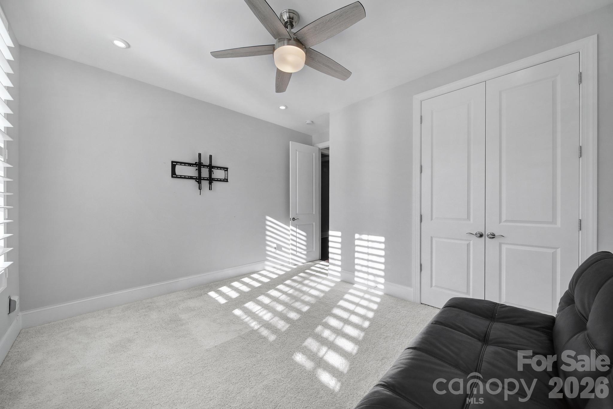 Single Family Residence at 3509 Aqua Point Drive, York, photo 5 of 48