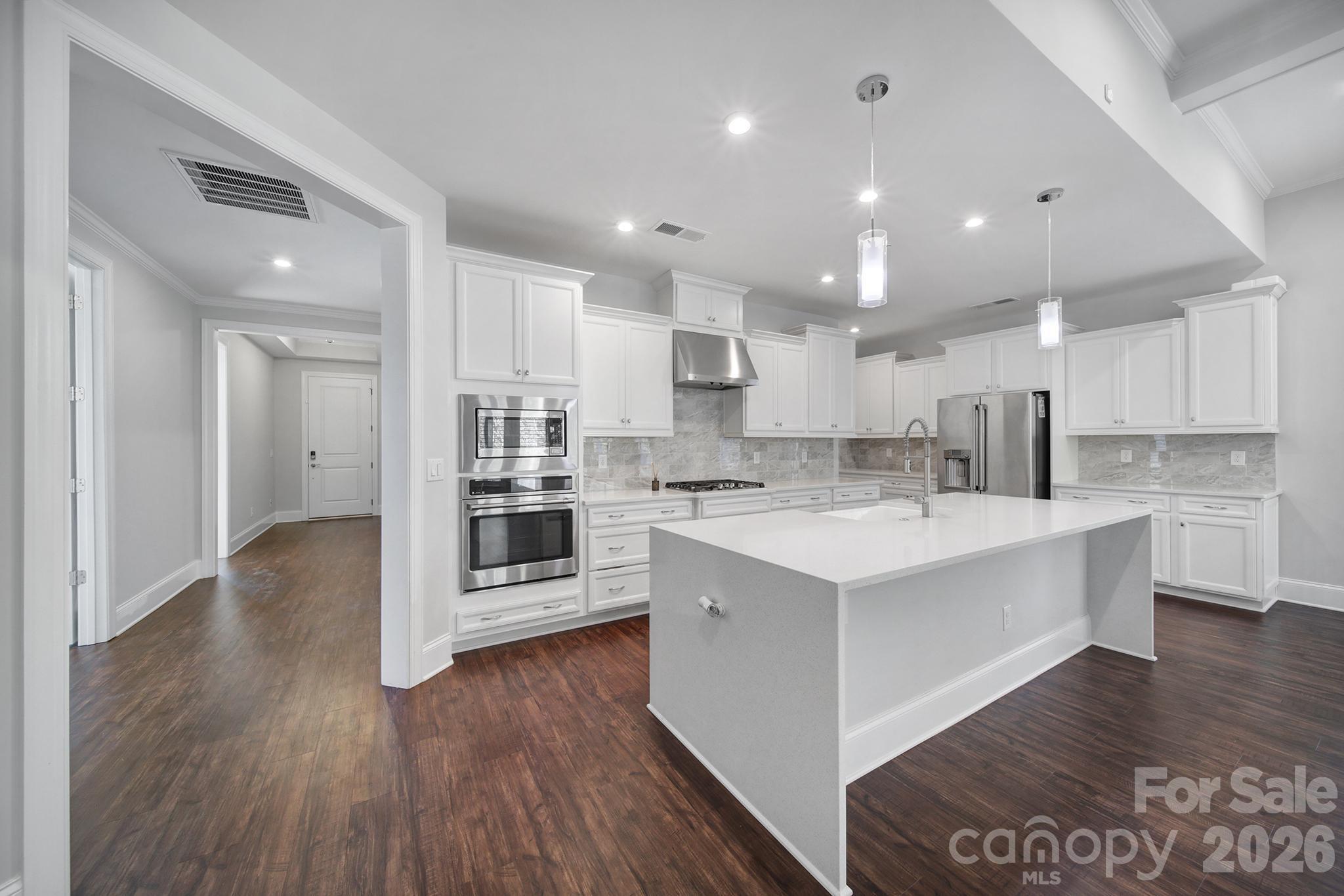 Single Family Residence at 3509 Aqua Point Drive, York, photo 10 of 48