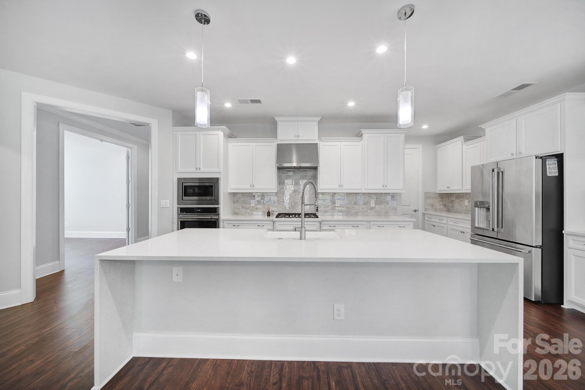 Single Family Residence at 3509 Aqua Point Drive, York, photo 11 of 48