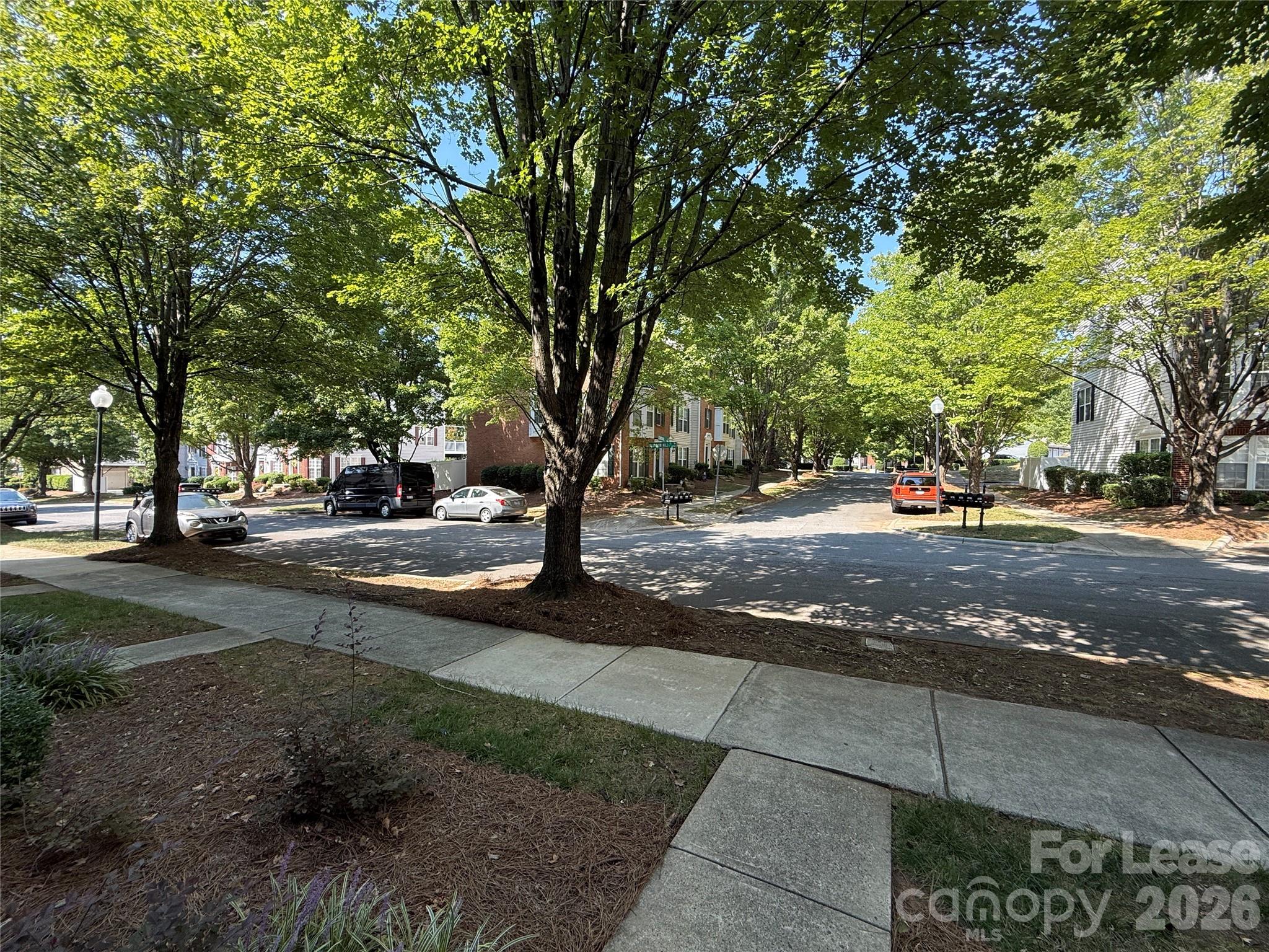 Townhouse at 9766 Blossom Hill Drive, Huntersville, photo 4 of 26