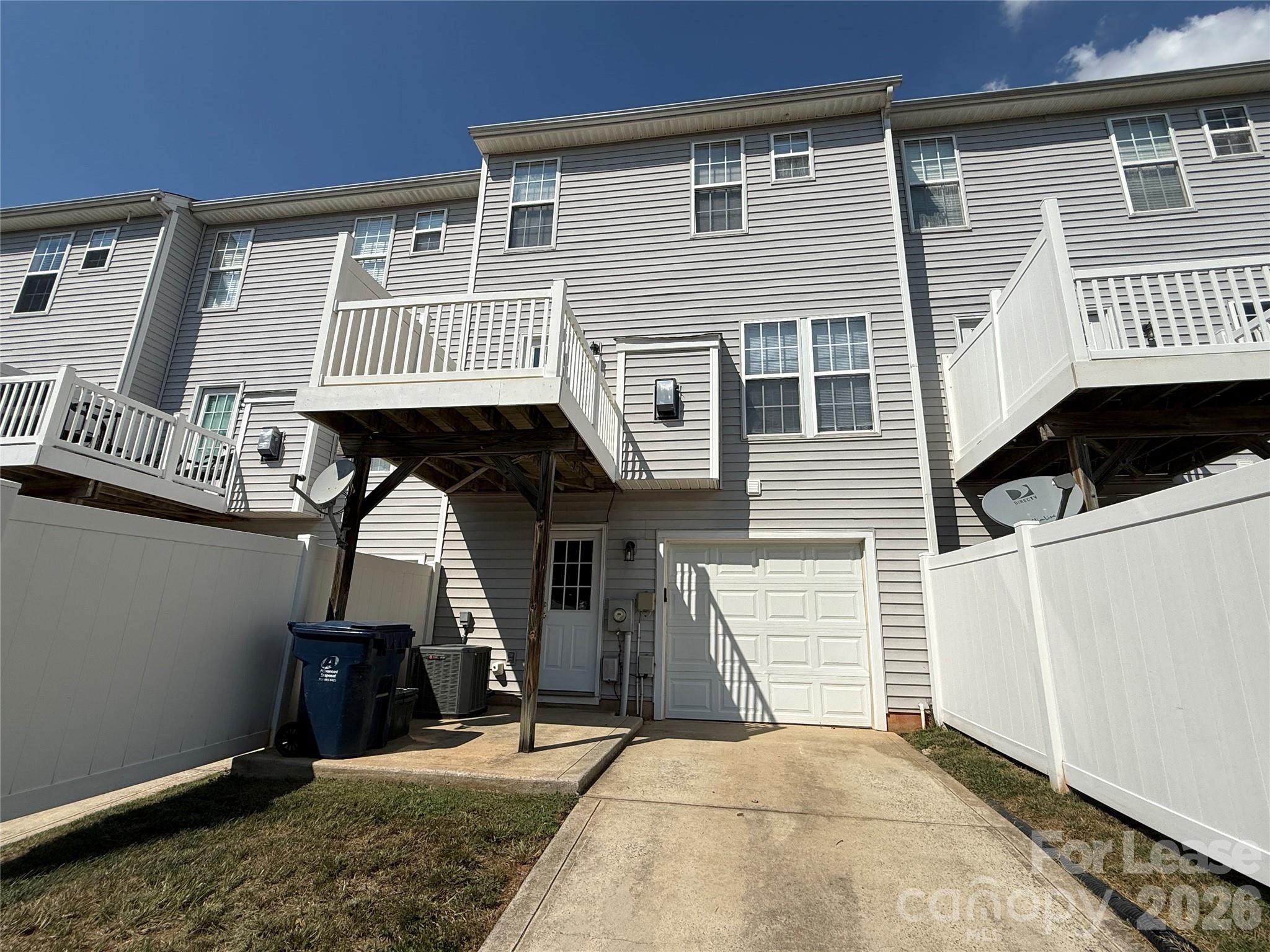 Townhouse at 9766 Blossom Hill Drive, Huntersville, photo 25 of 26