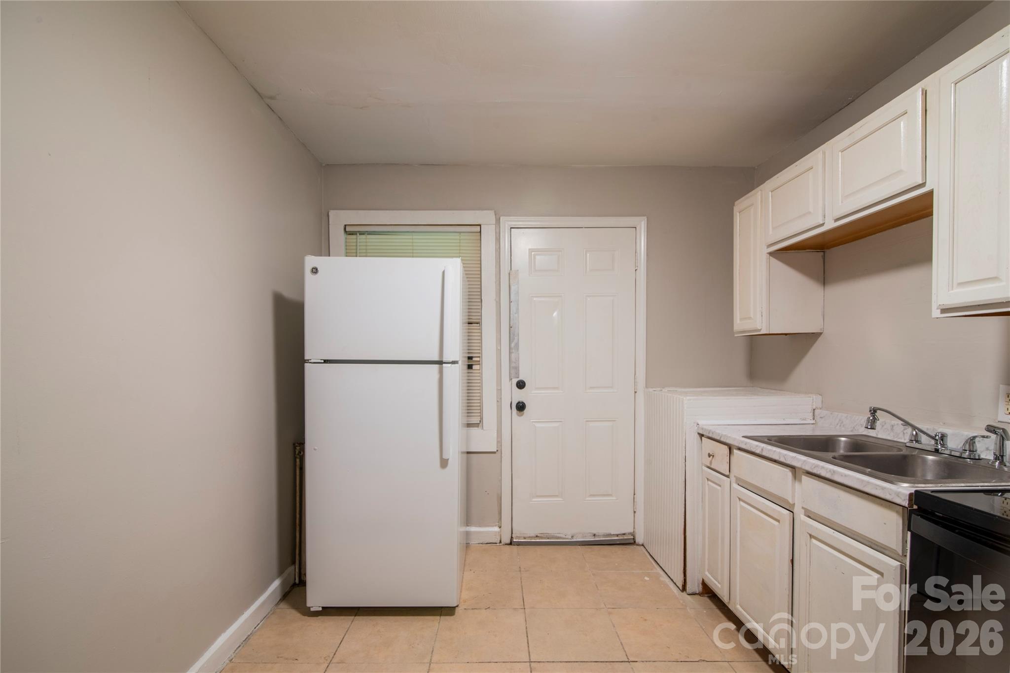 Rear unit Kitchen - 1812 Catherine Simmons Avenue, Charlotte
