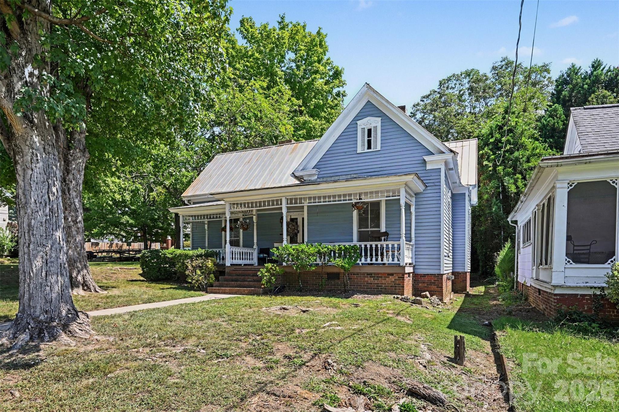 821 N MAIN Street