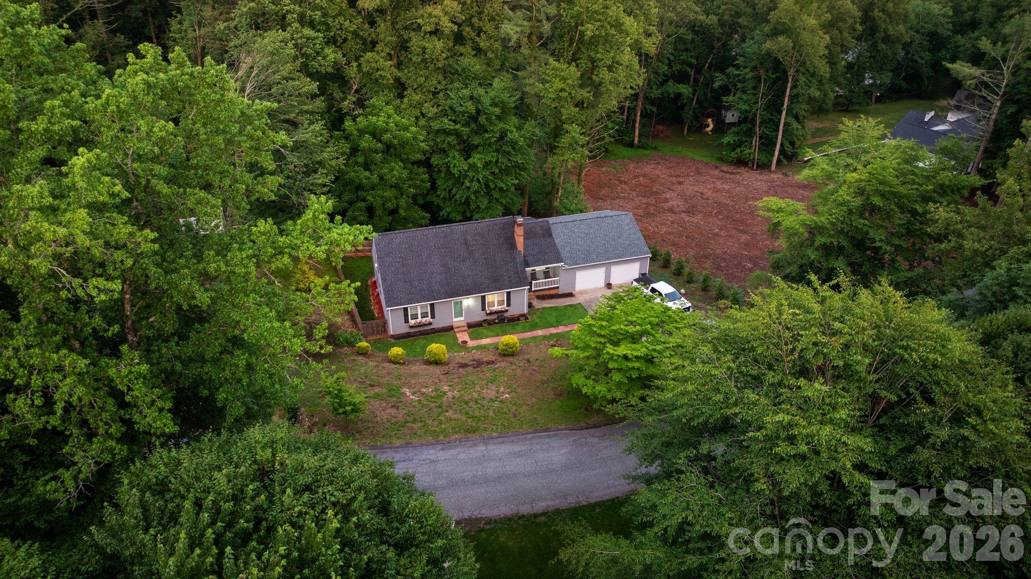 Single Family Residence at 1014 Bramblewood Court NE, Lenoir, photo 3 of 45