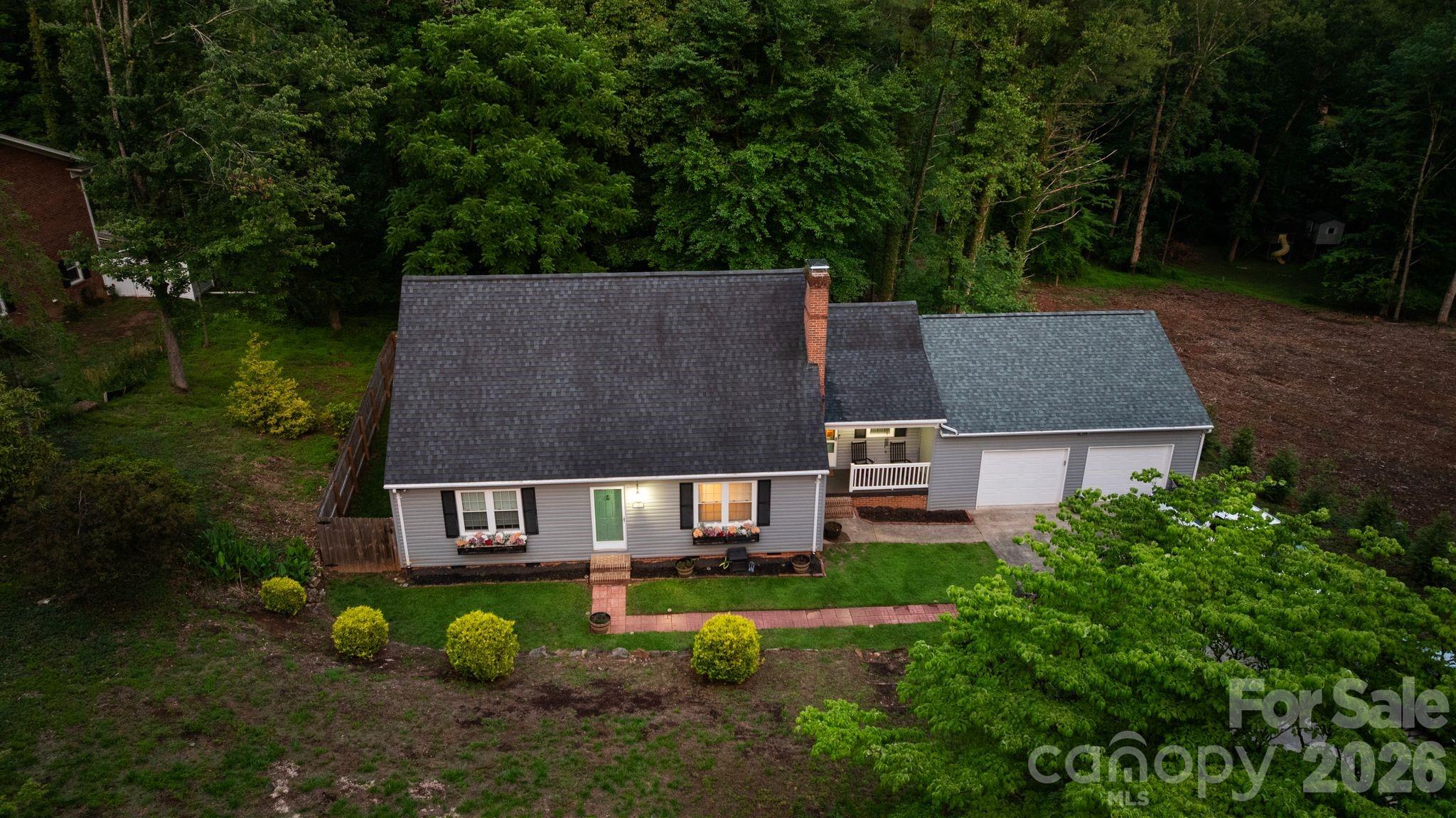 Single Family Residence at 1014 Bramblewood Court NE, Lenoir, photo 4 of 45