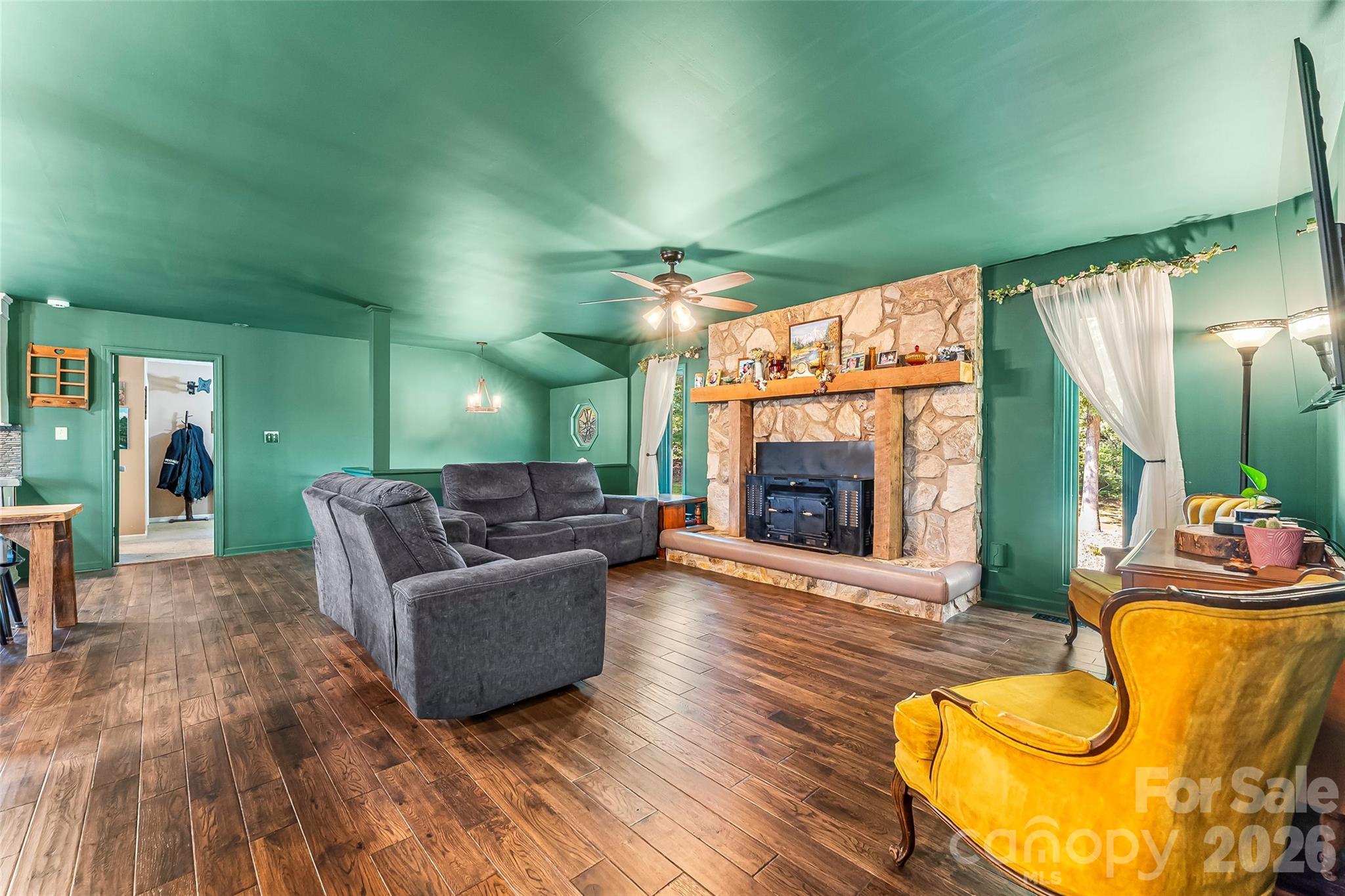 Single Family Residence at 5468 Valley Run Street, Hickory, photo 5 of 37