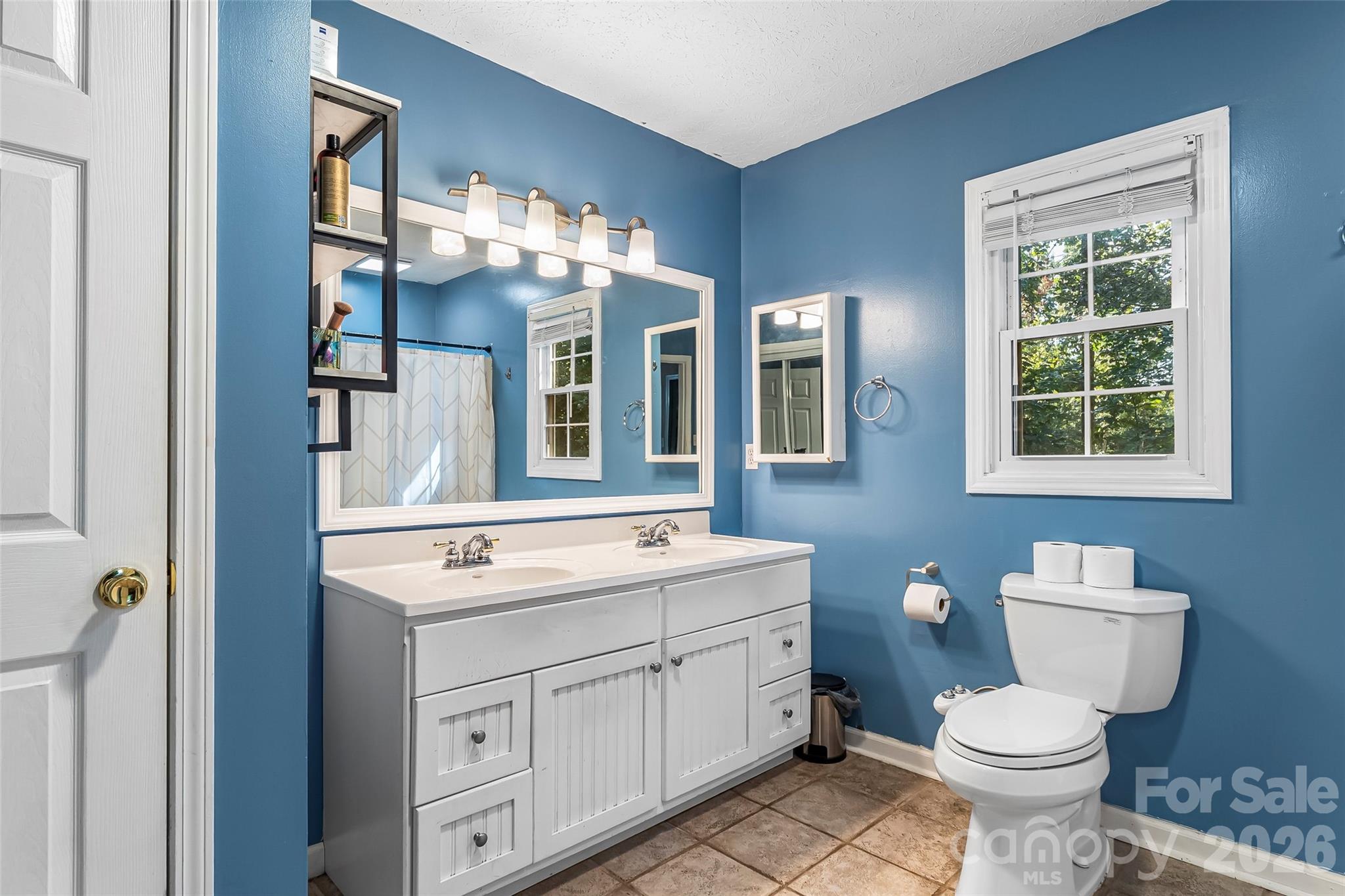 Single Family Residence at 5468 Valley Run Street, Hickory, photo 13 of 37