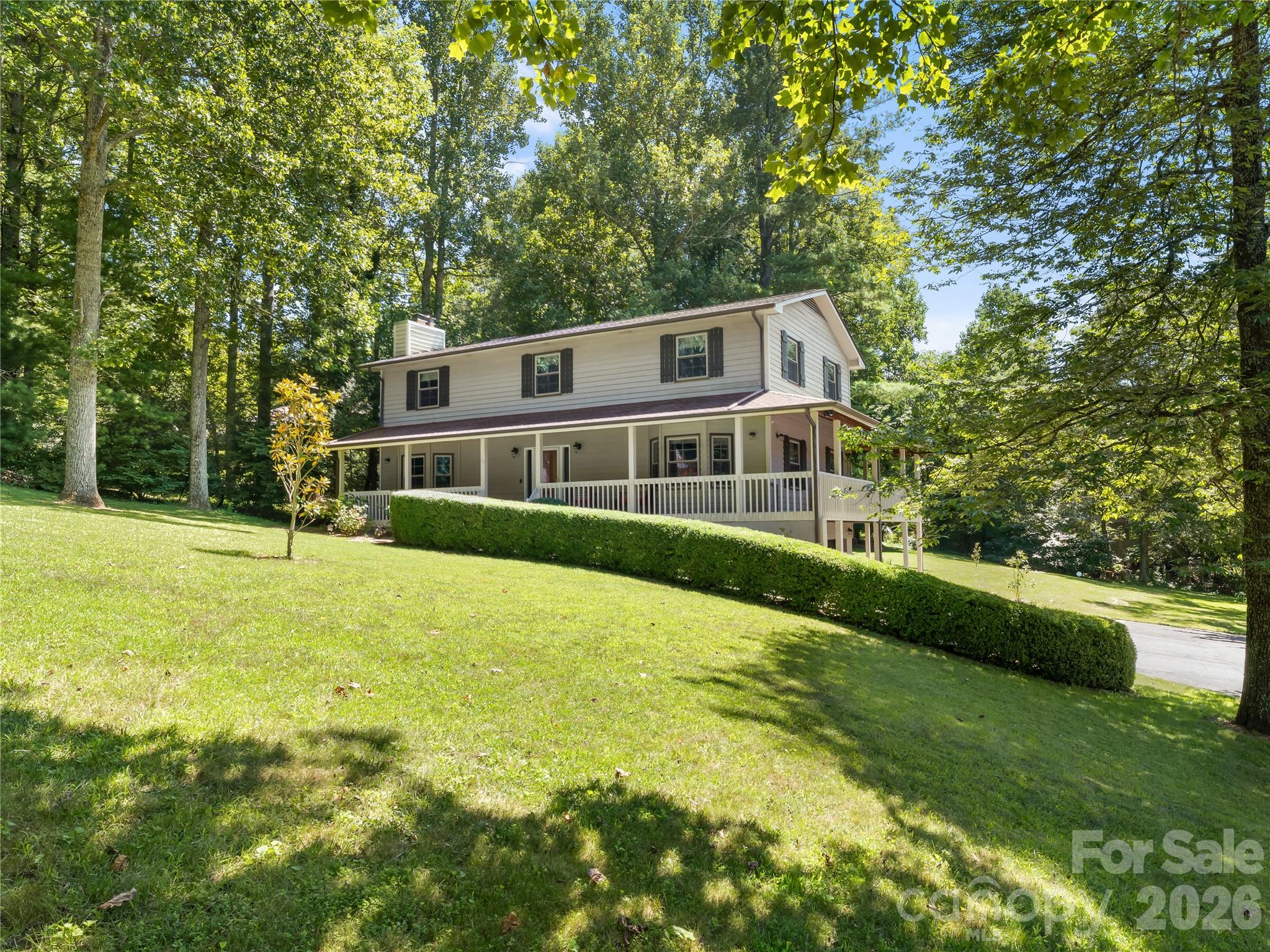 Single Family Residence at 121 Churchill Downs Drive, Fairview, photo 2 of 39