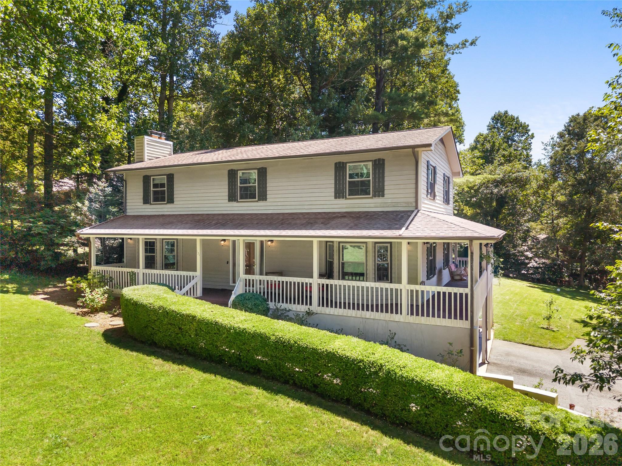 Single Family Residence at 121 Churchill Downs Drive, Fairview, photo 4 of 39