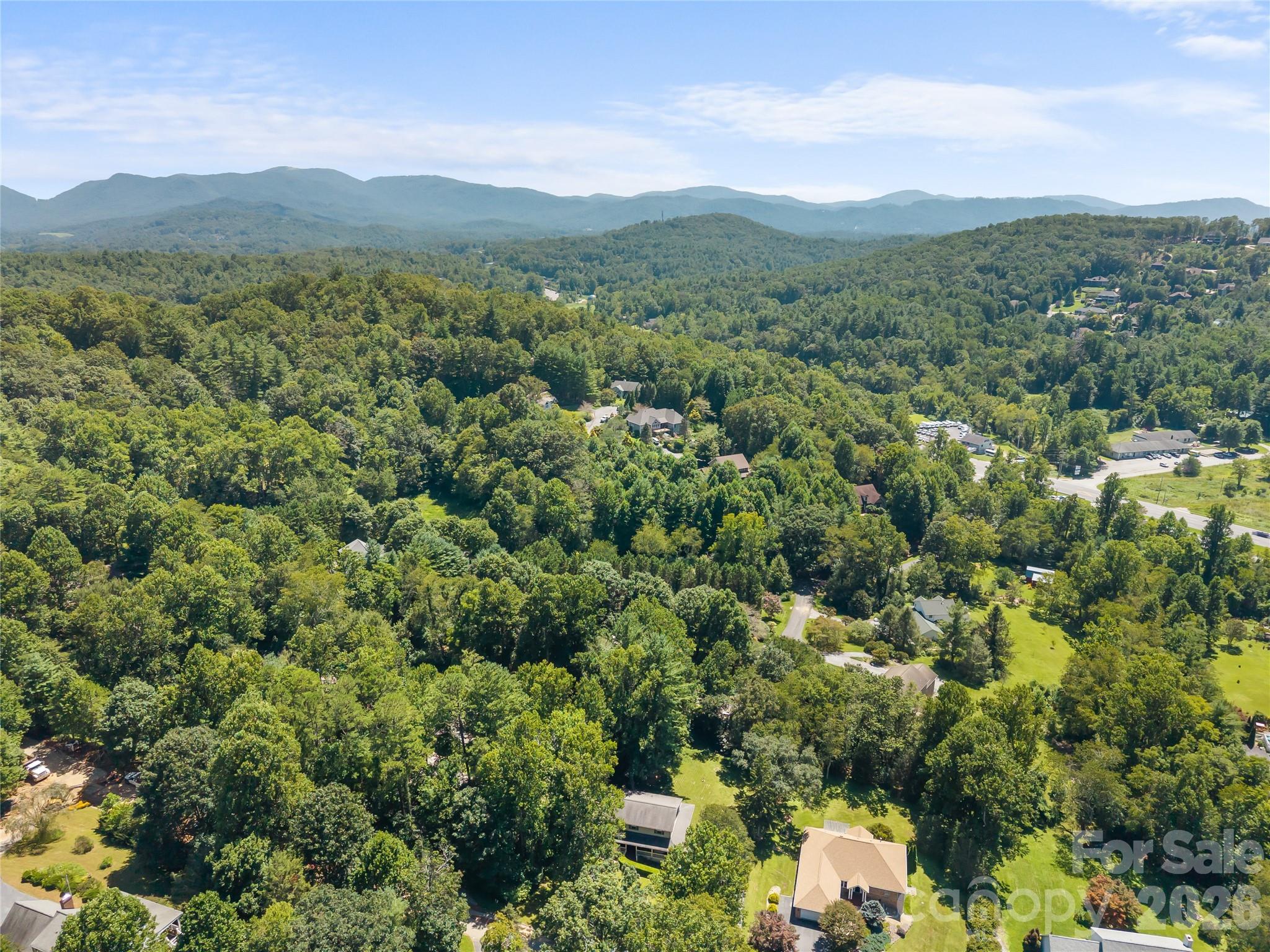 Beautiful Rolling Hills - 121 Churchill Downs Drive, Fairview