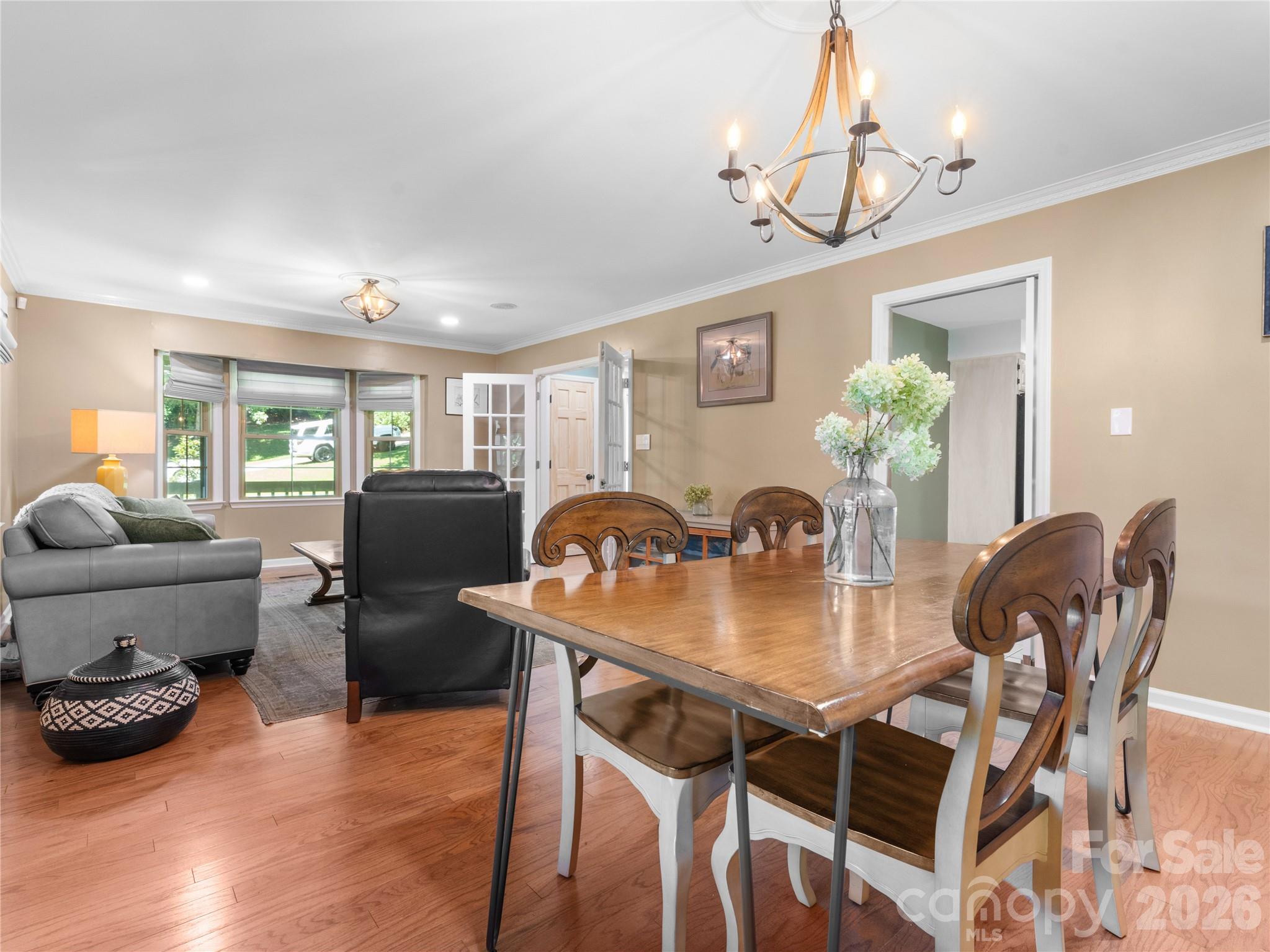 Single Family Residence at 121 Churchill Downs Drive, Fairview, photo 14 of 39