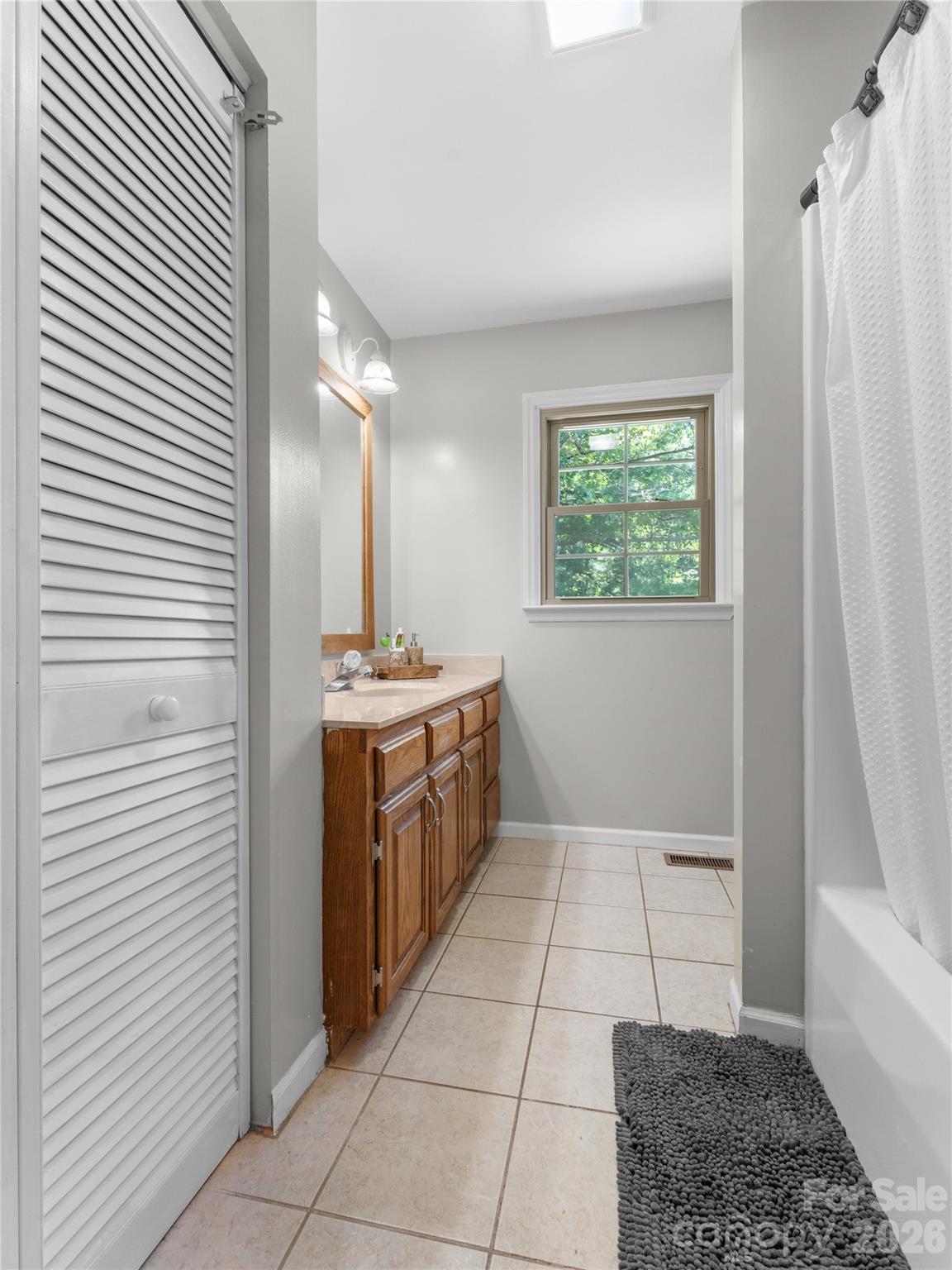 3rd Bath - 121 Churchill Downs Drive, Fairview