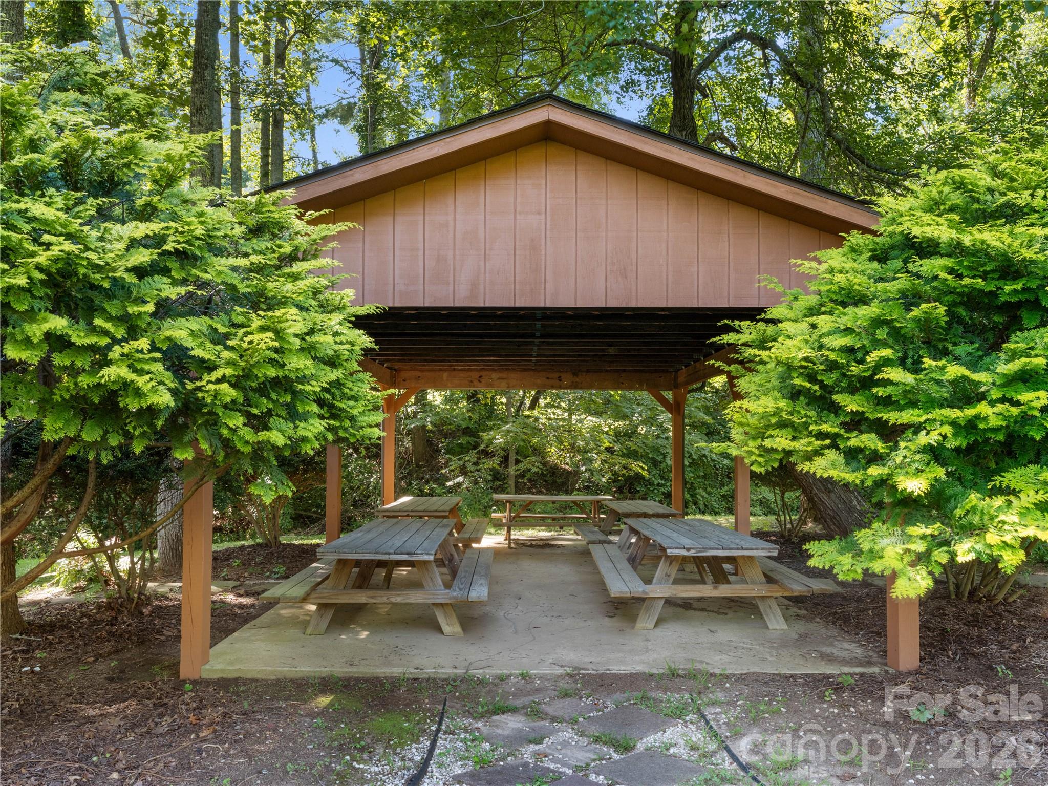 Picnic Area With Gazebo - 121 Churchill Downs Drive, Fairview