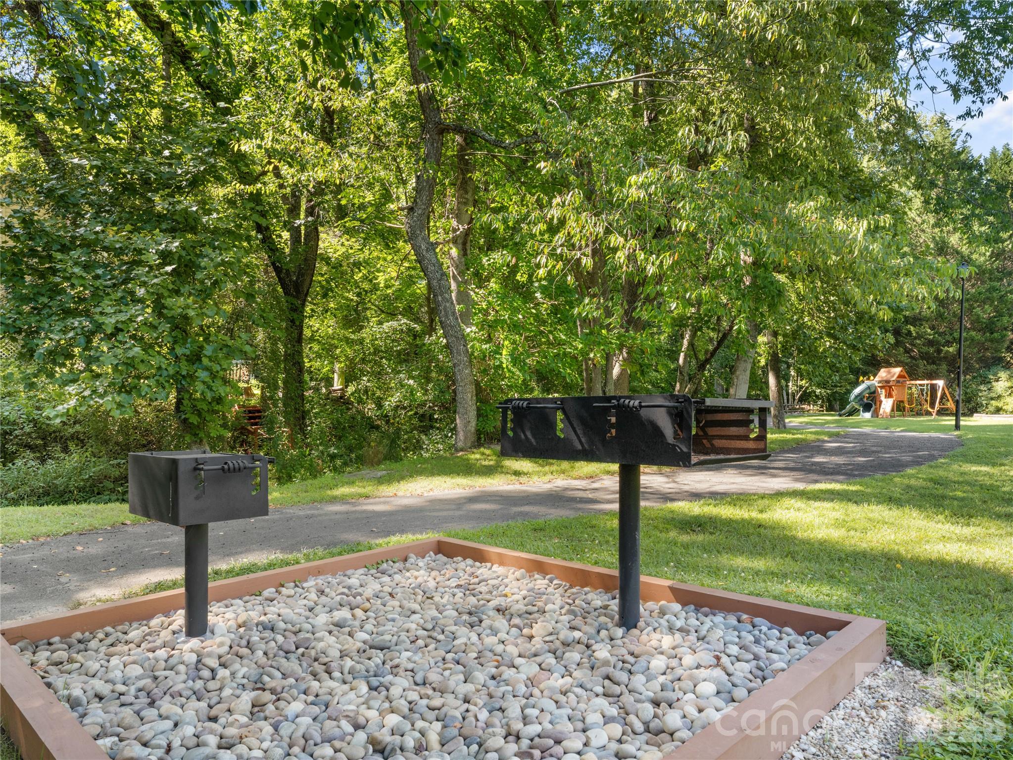 Grilling in Community Area - 121 Churchill Downs Drive, Fairview