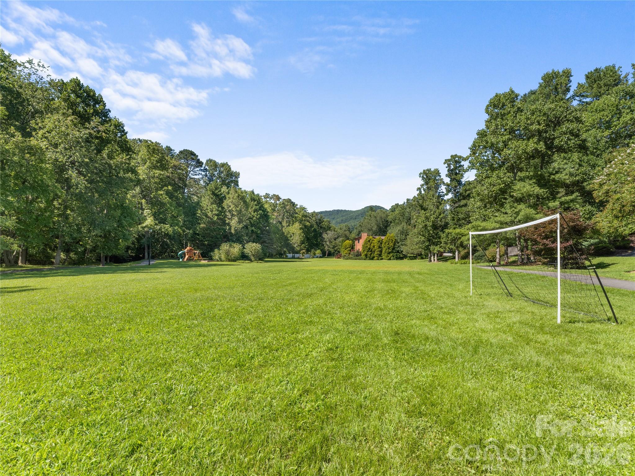 Single Family Residence at 121 Churchill Downs Drive, Fairview, photo 37 of 39