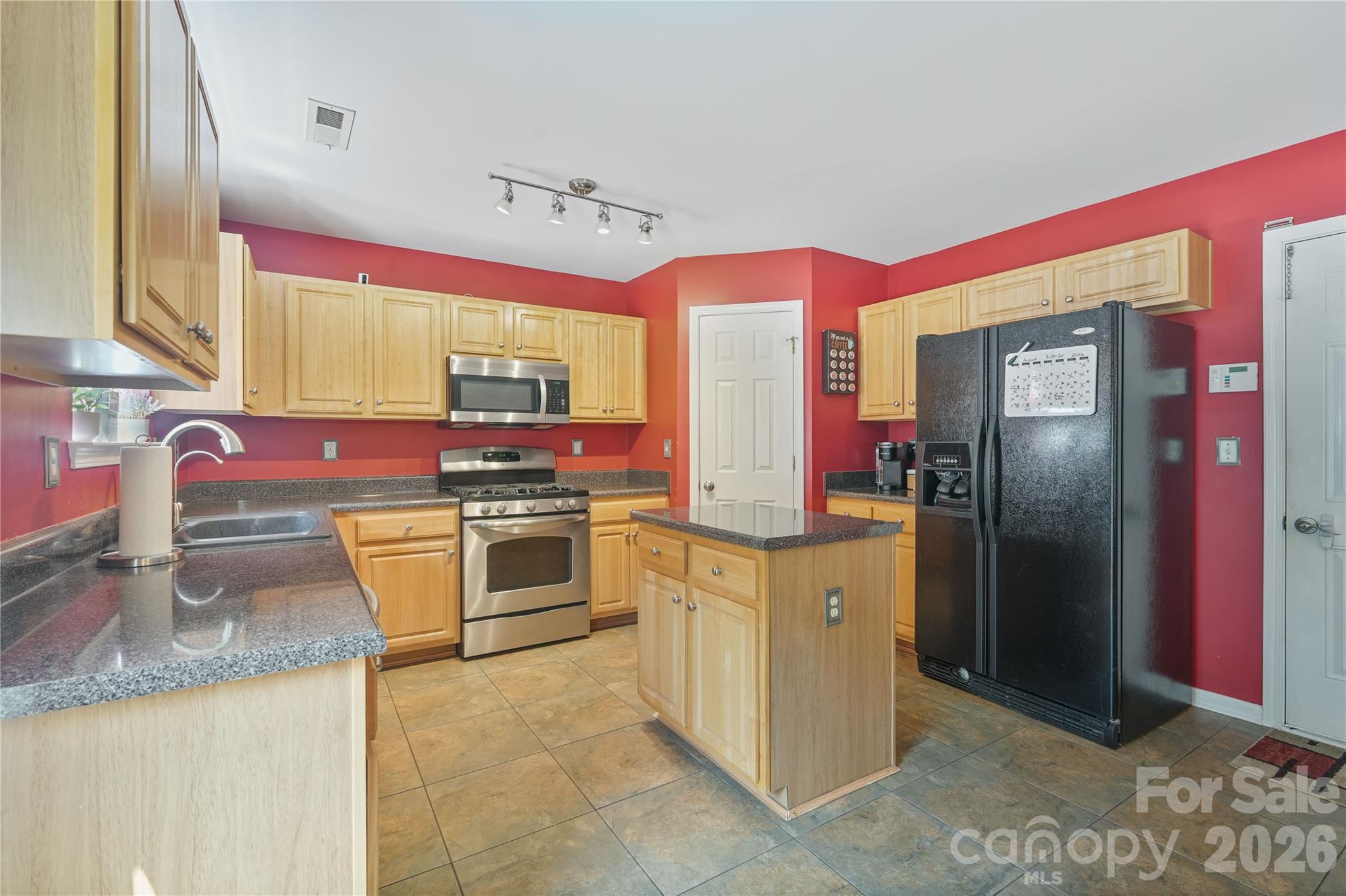Single Family Residence at 190 Almora Loop, Mooresville, photo 17 of 40