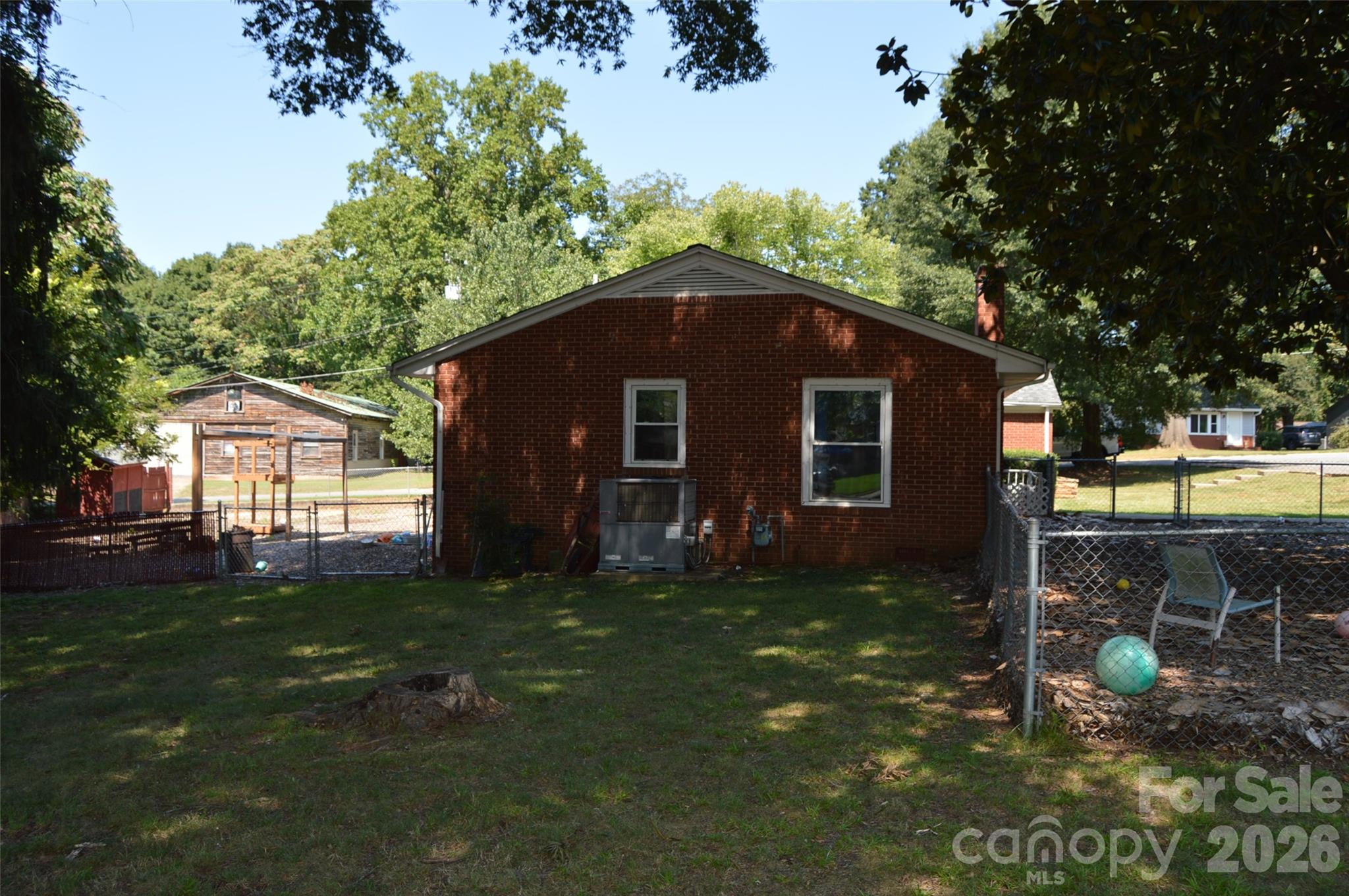 Single Family Residence at 437 Hillcrest Road, Statesville, photo 5 of 29