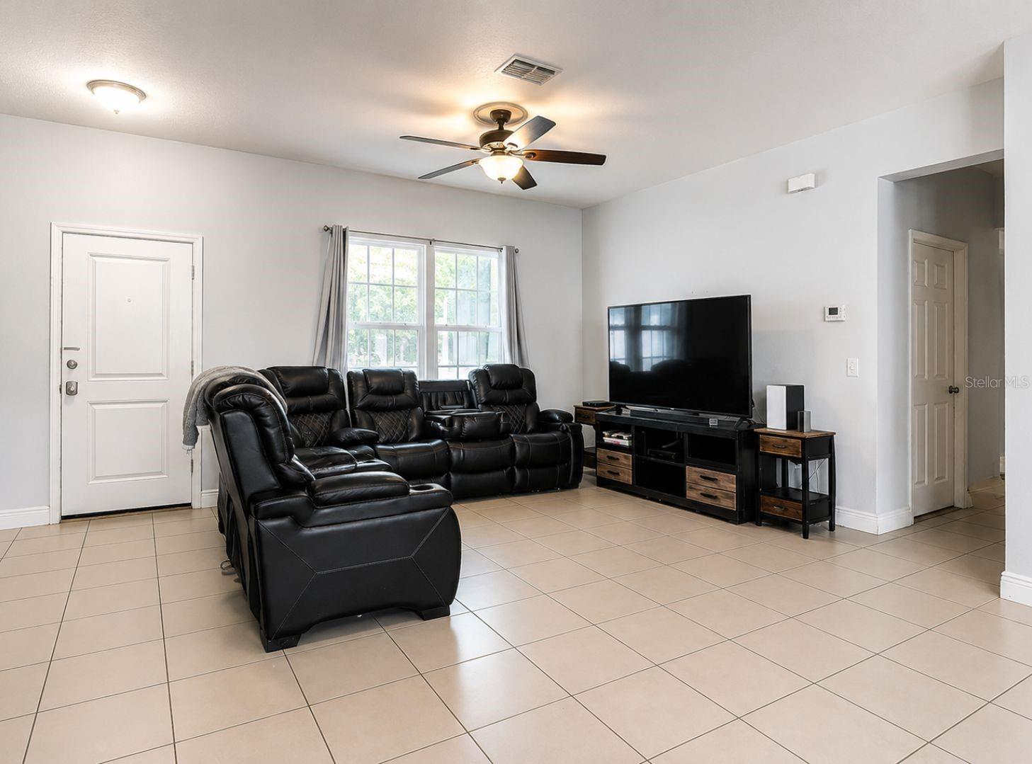 Single Family Residence at 420 E EAGLE DRIVE, KISSIMMEE, photo 4 of 11