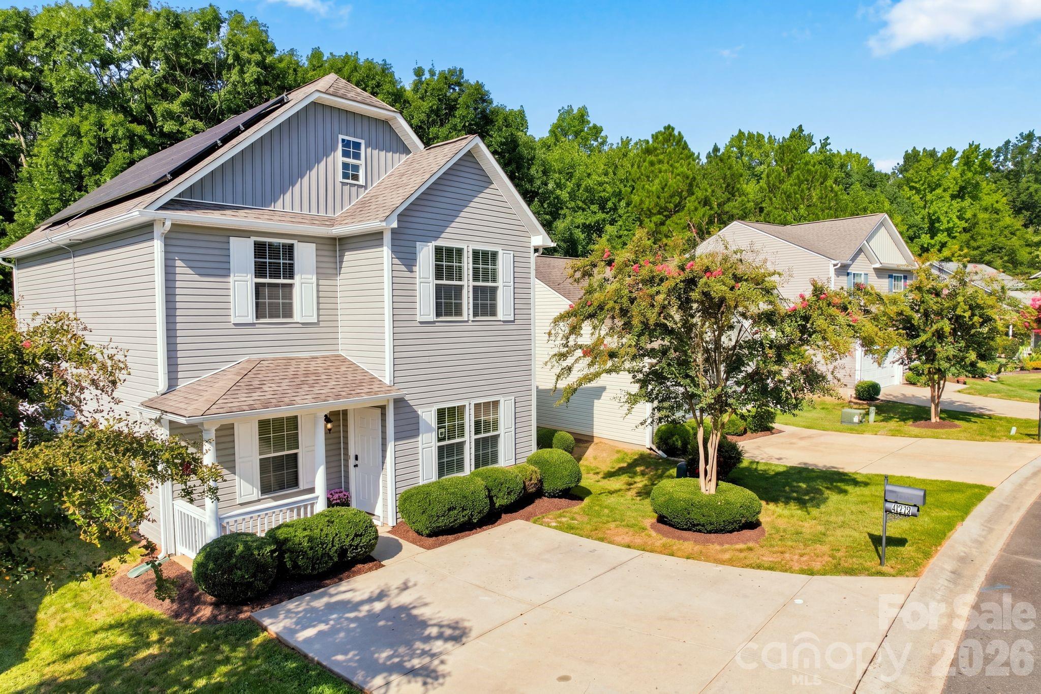 Single Family Residence at 422 Danielle Way, Fort Mill, photo 4 of 40