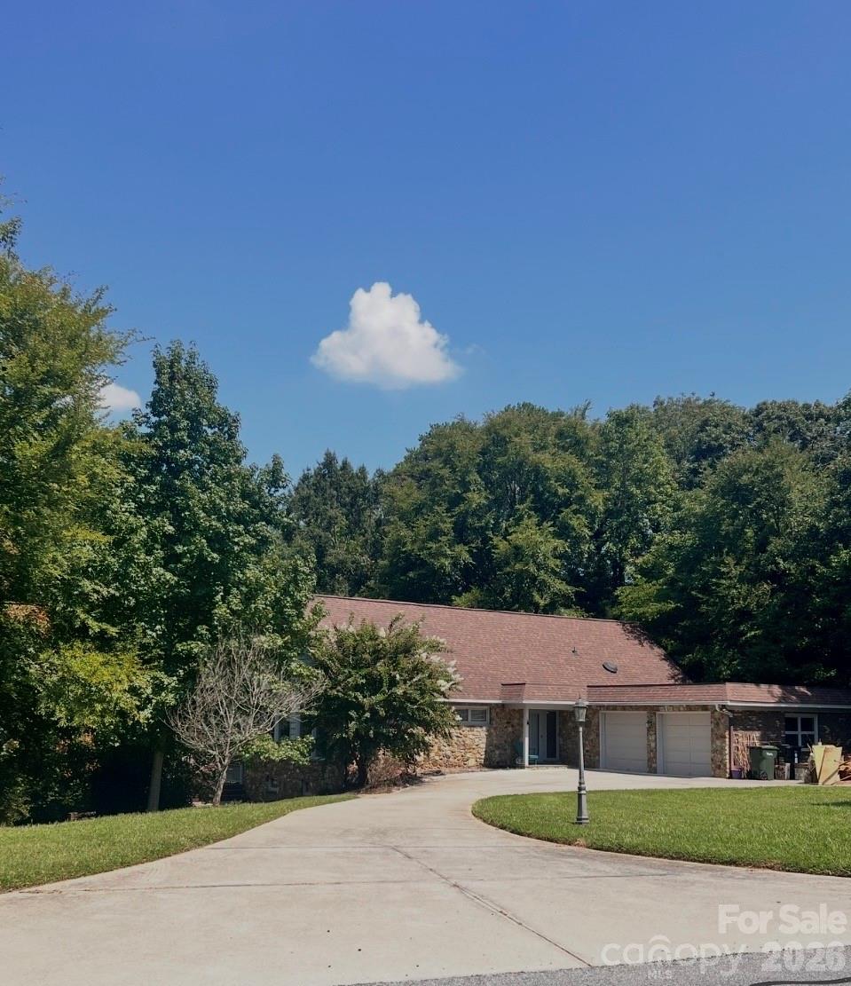 Single Family Residence at 101 Forest Cliff Court NE, Concord, photo 2 of 31