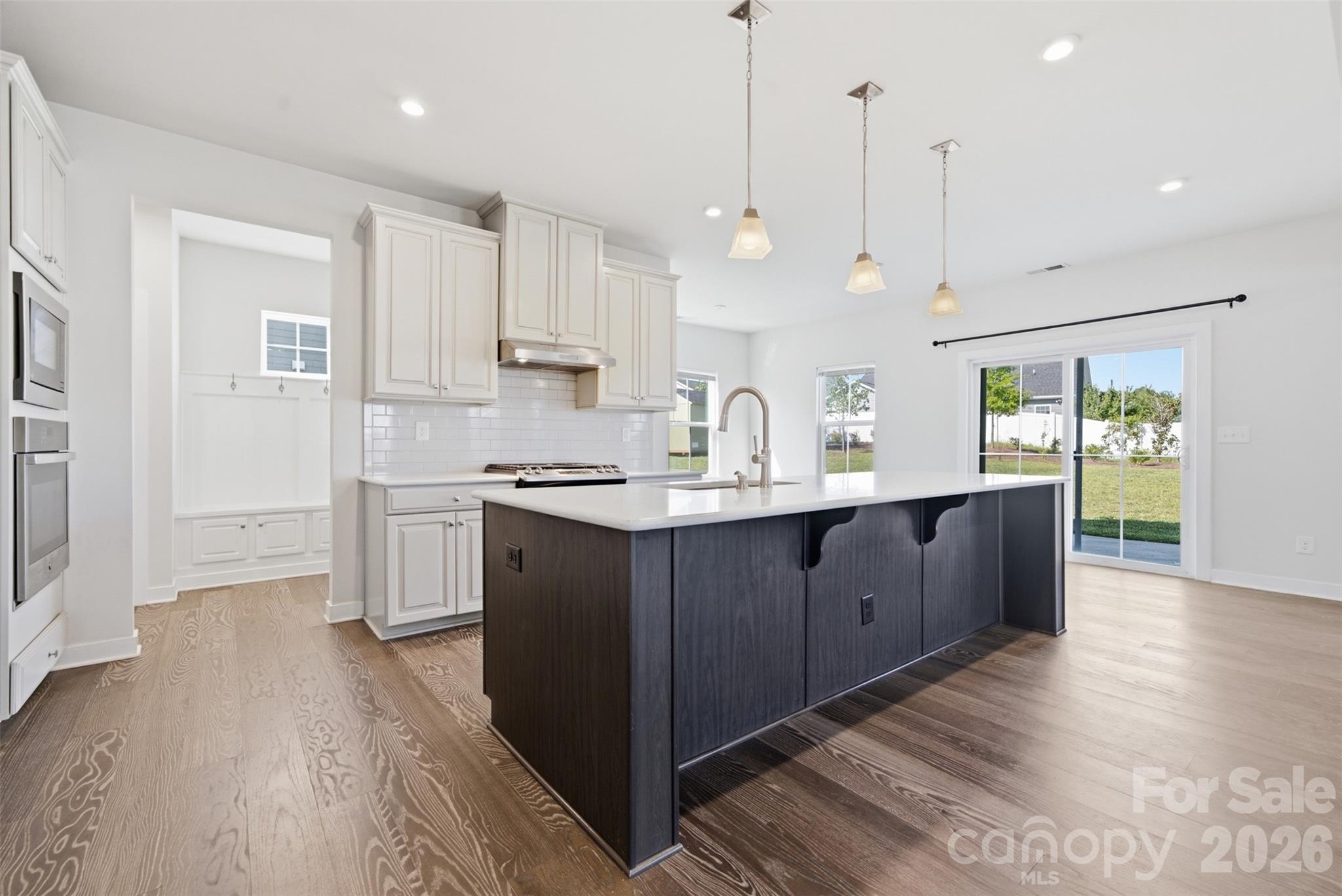 Gourmet Kitchen - 11124 Vanguard Parkway, Huntersville