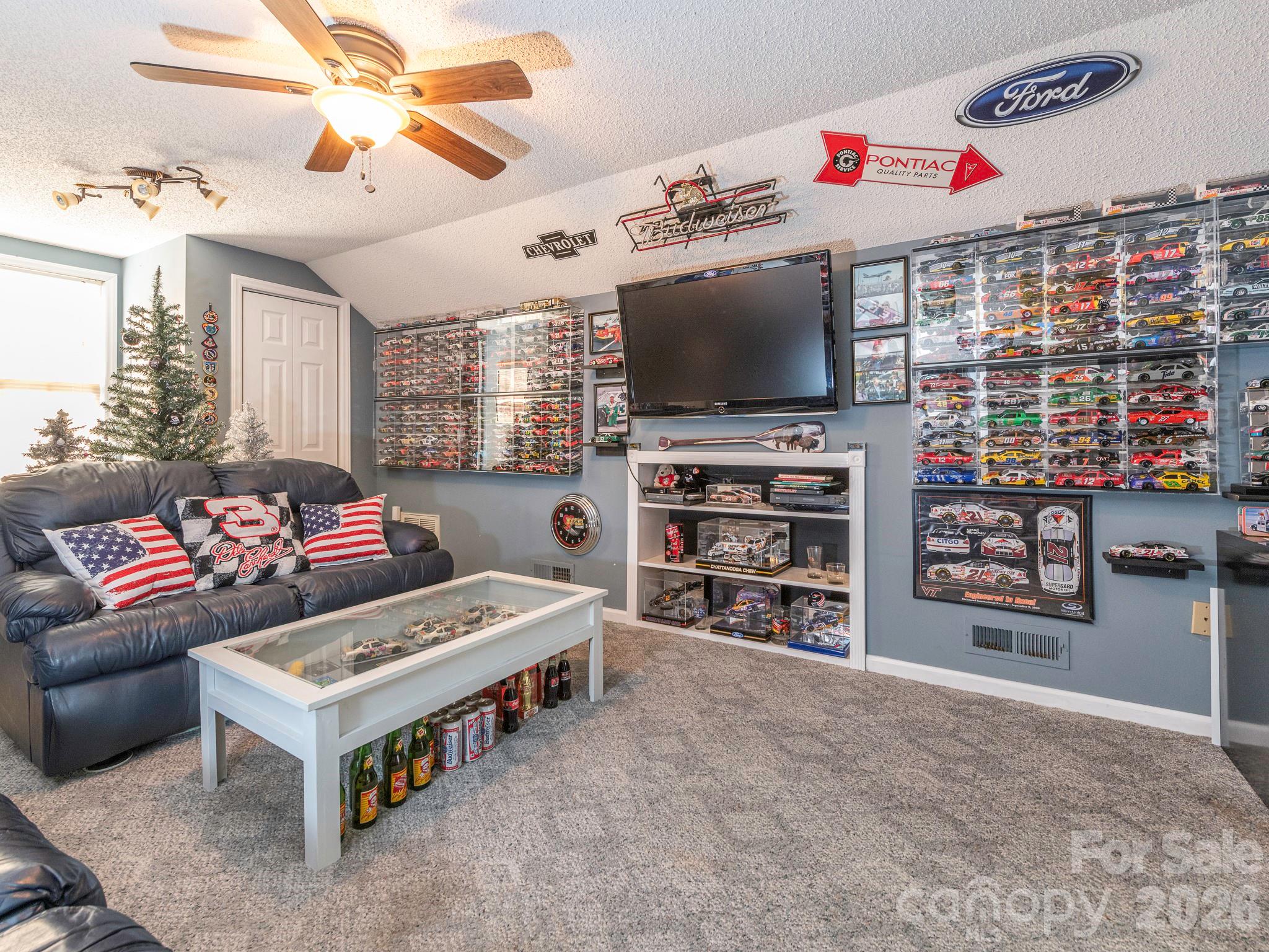 UPPER BONUS ROOM - 1800 Lake Lynn Road, Concord