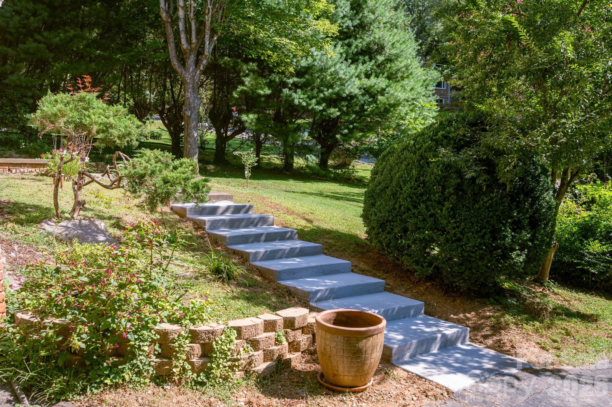 Single Family Residence at 65 Beechwood Road, Asheville, photo 26 of 32