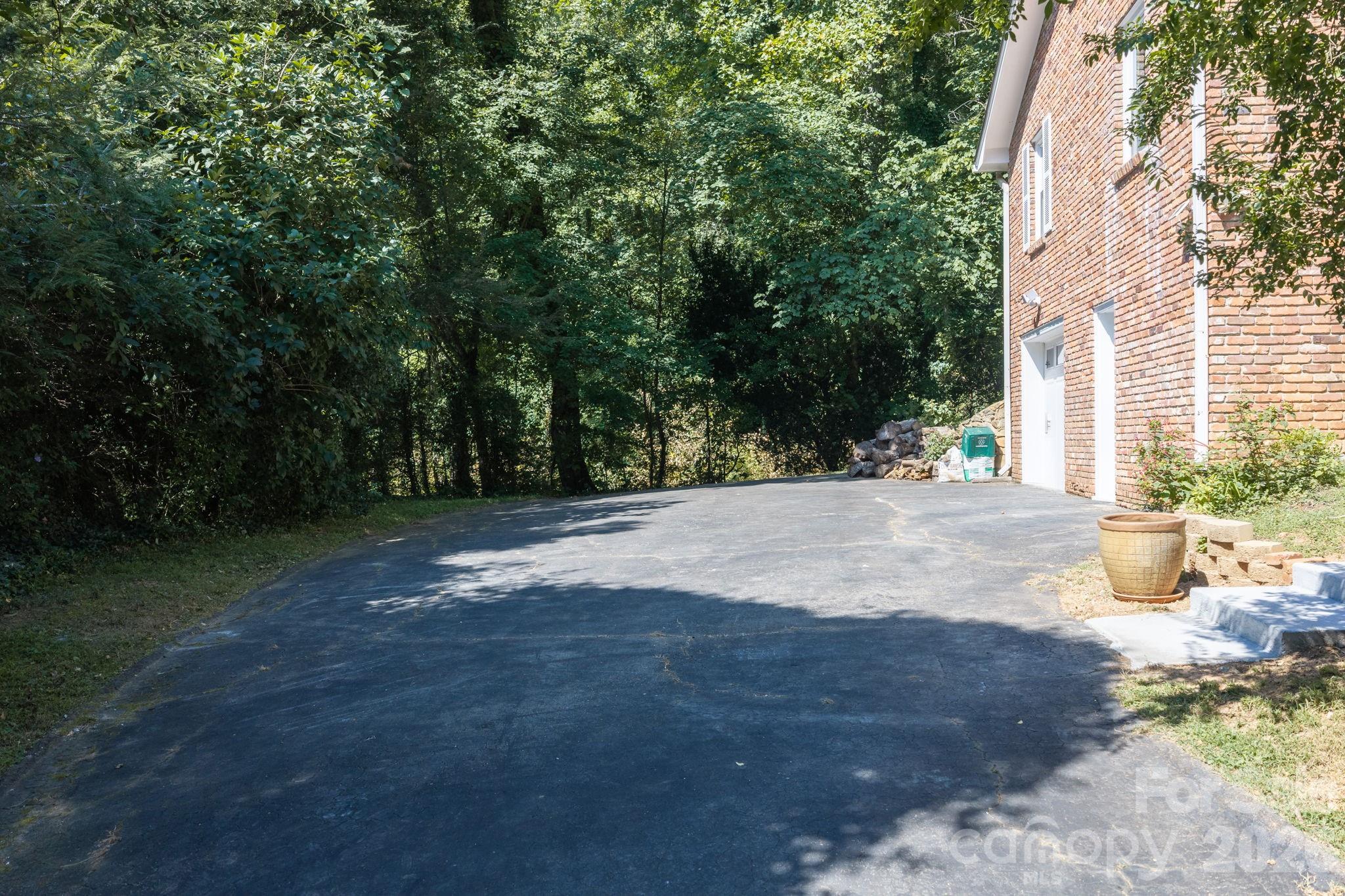 Single Family Residence at 65 Beechwood Road, Asheville, photo 27 of 32
