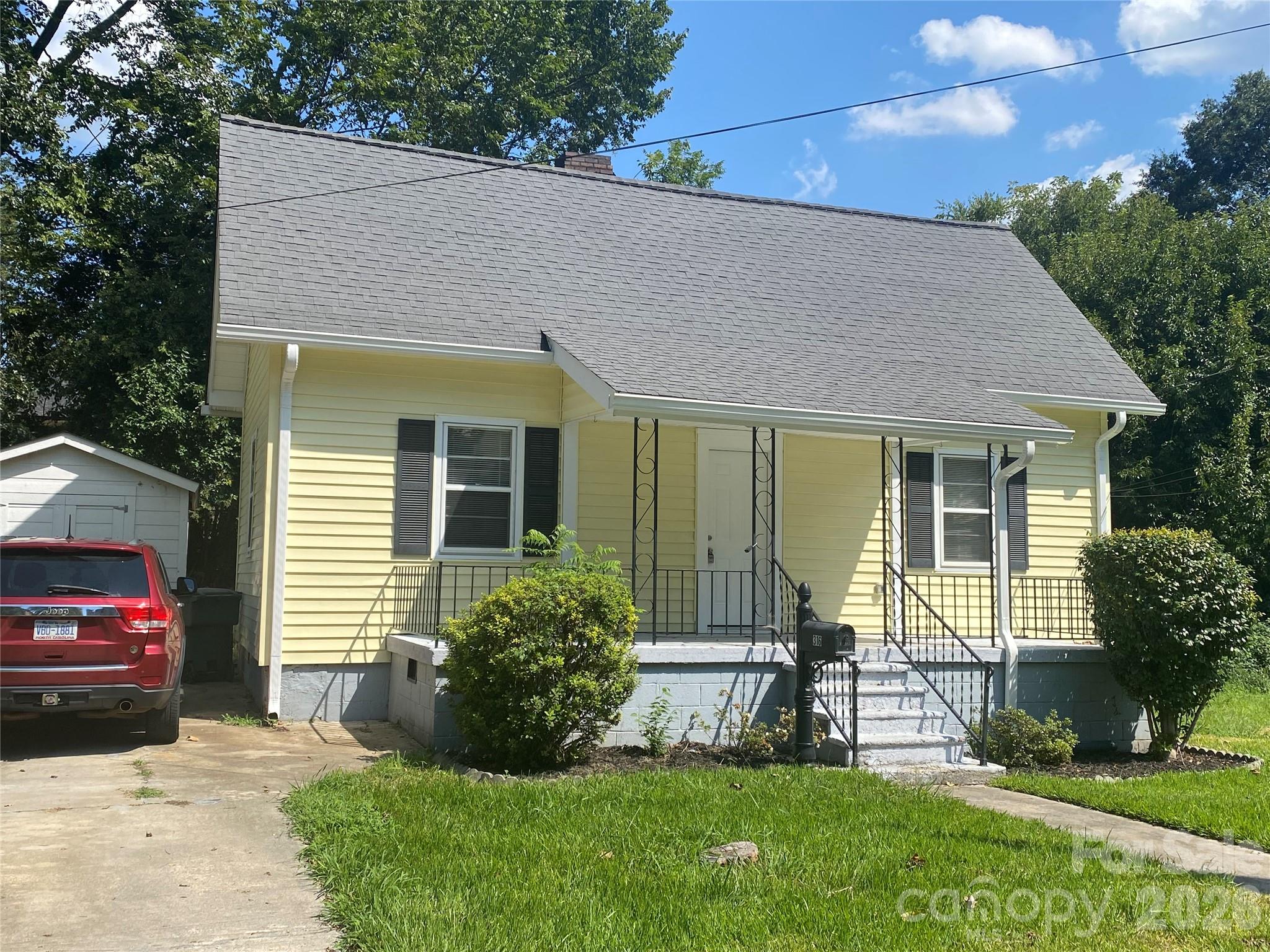 Single Family Residence at 316 S Ransom Street, Gastonia, photo 10 of 12