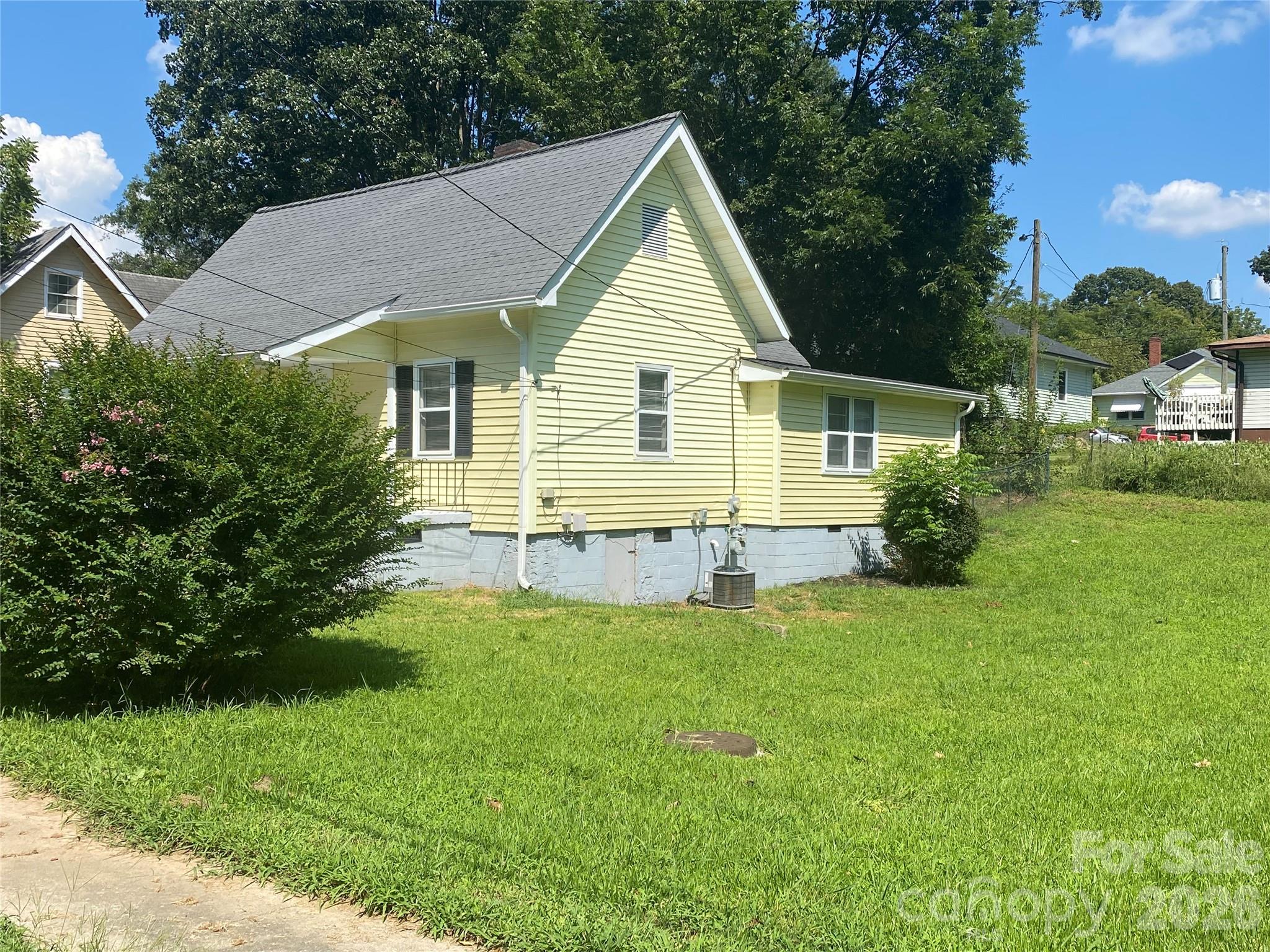 Single Family Residence at 316 S Ransom Street, Gastonia, photo 11 of 12