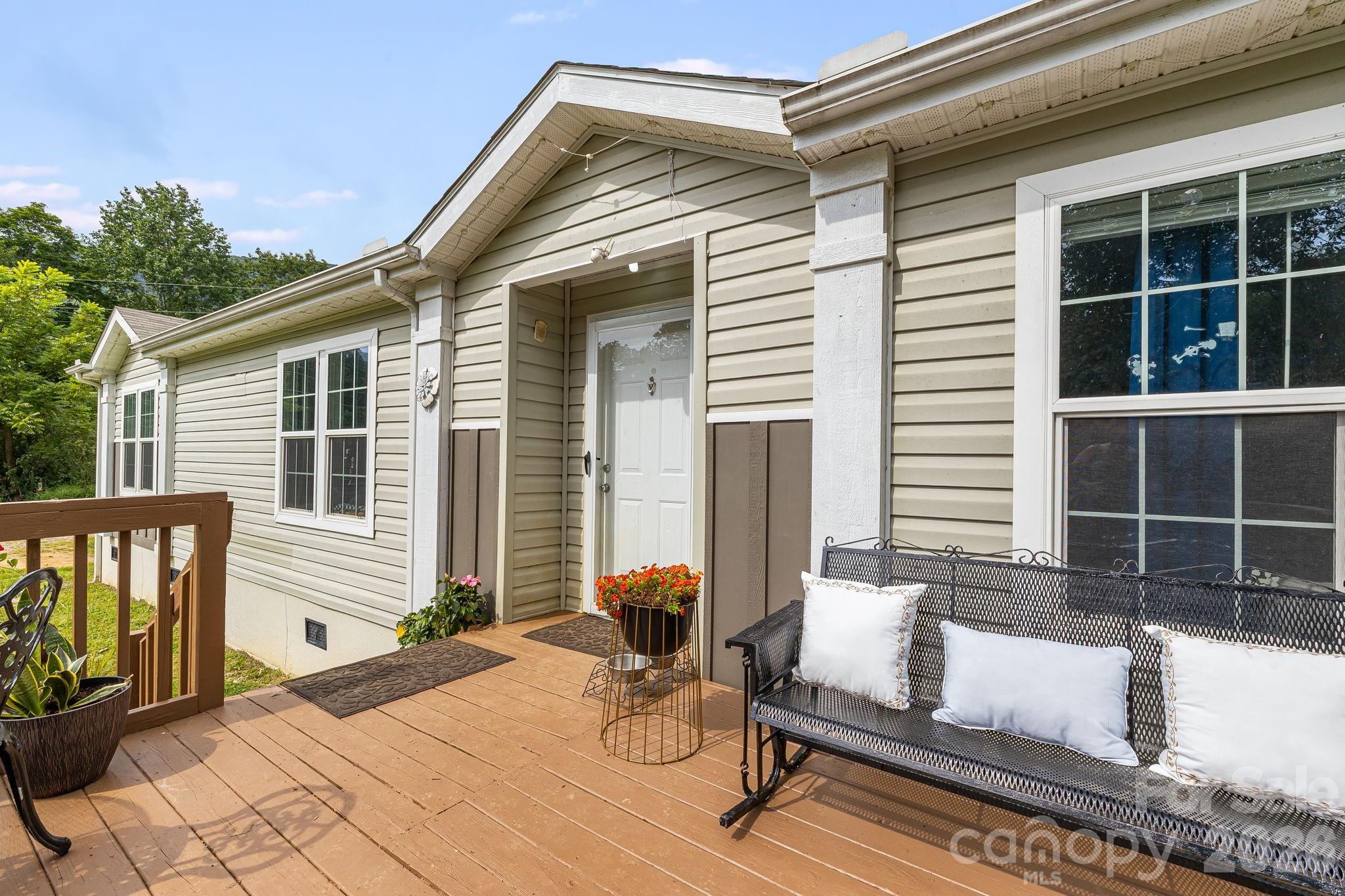 Single Family Residence at 36 Woodrat Drive, Burnsville, photo 6 of 36