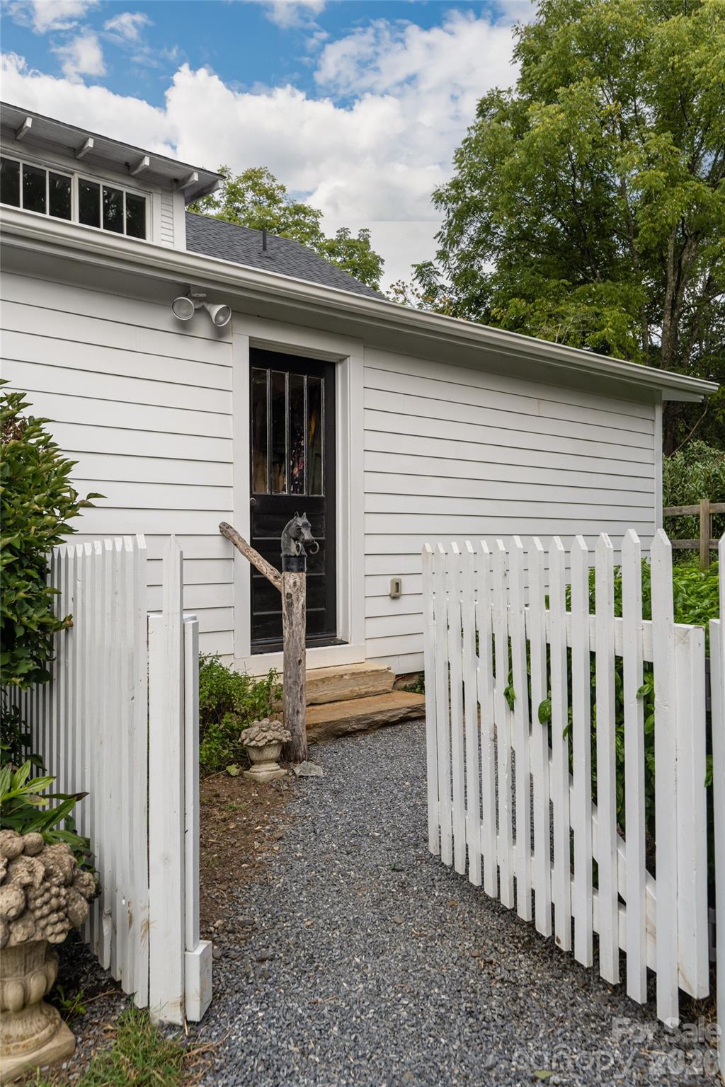 Single Family Residence at 947 Hwy 226 Highway N, Bakersville, photo 6 of 43