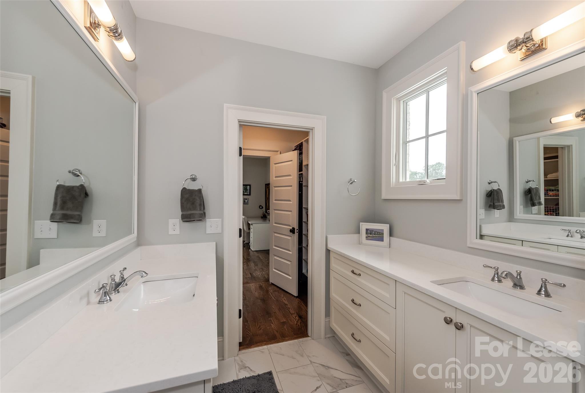 Townhouse at 405 Louise Avenue, Charlotte, photo 14 of 21