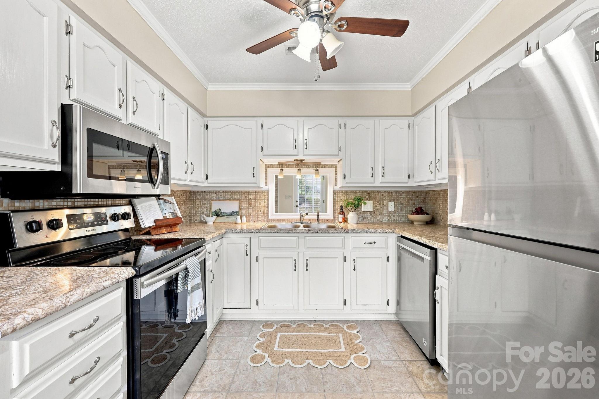 Single Family Residence at 103 Briar Ridge Circle, Winston Salem, photo 9 of 48