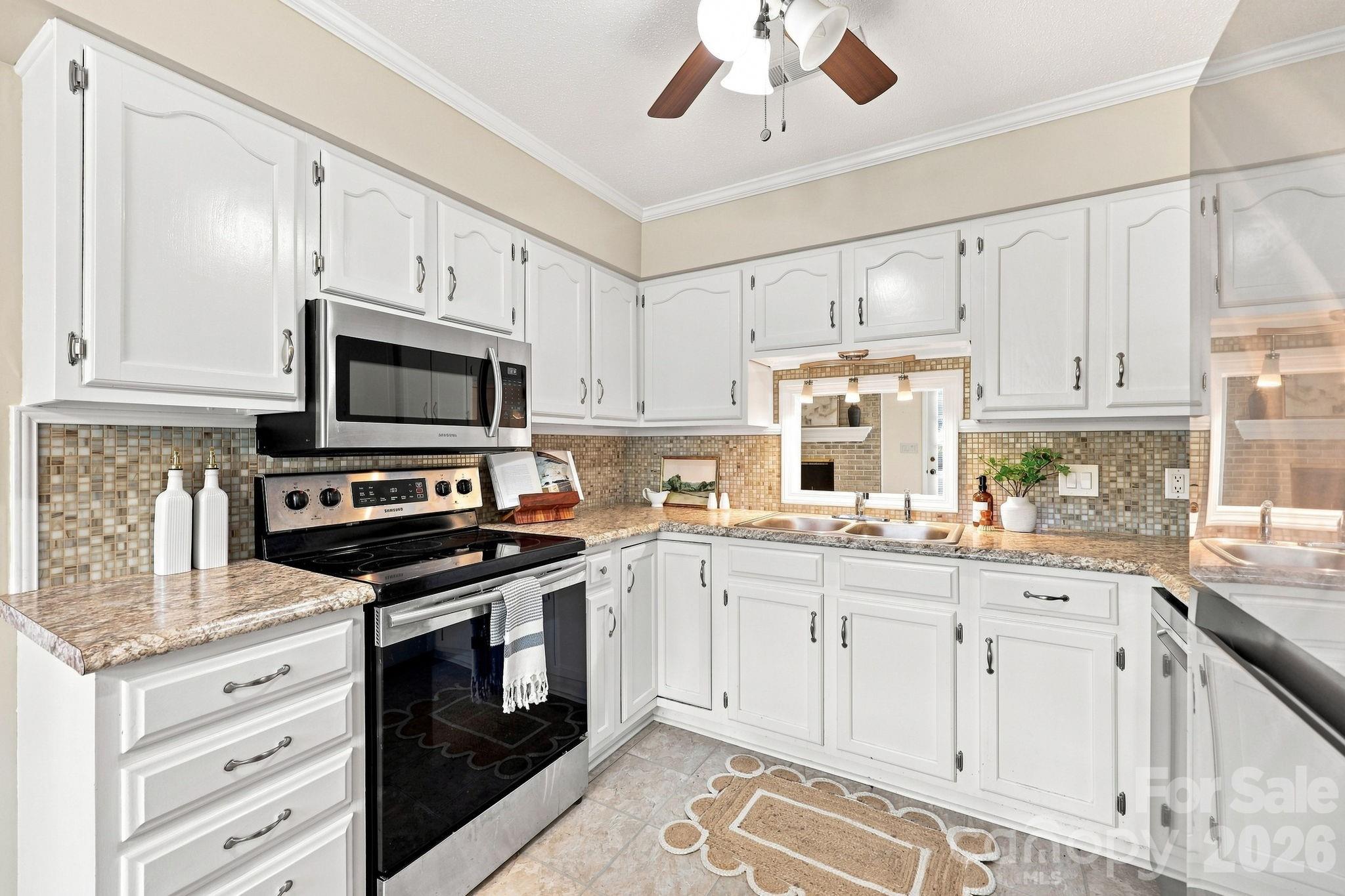 Single Family Residence at 103 Briar Ridge Circle, Winston Salem, photo 10 of 48