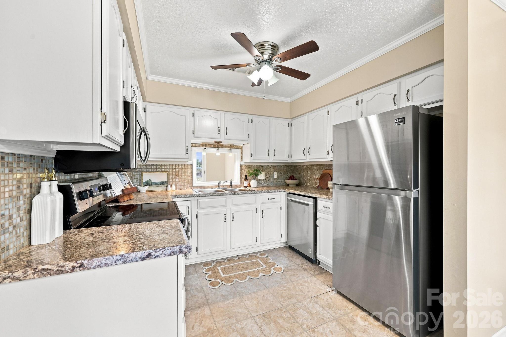 Single Family Residence at 103 Briar Ridge Circle, Winston Salem, photo 11 of 48