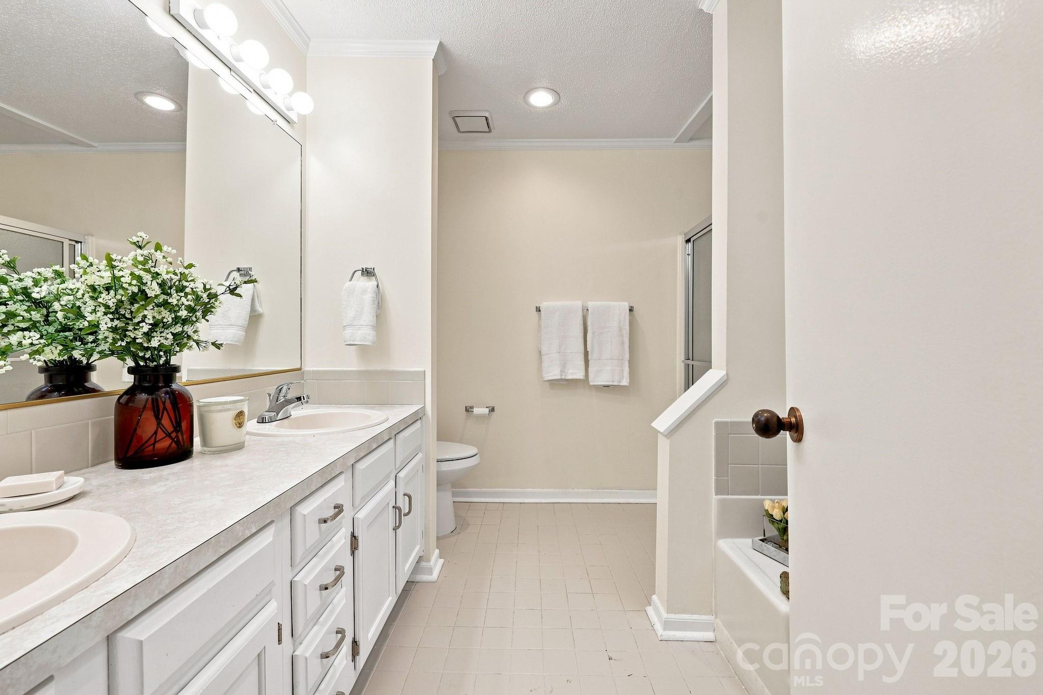 Single Family Residence at 103 Briar Ridge Circle, Winston Salem, photo 20 of 48