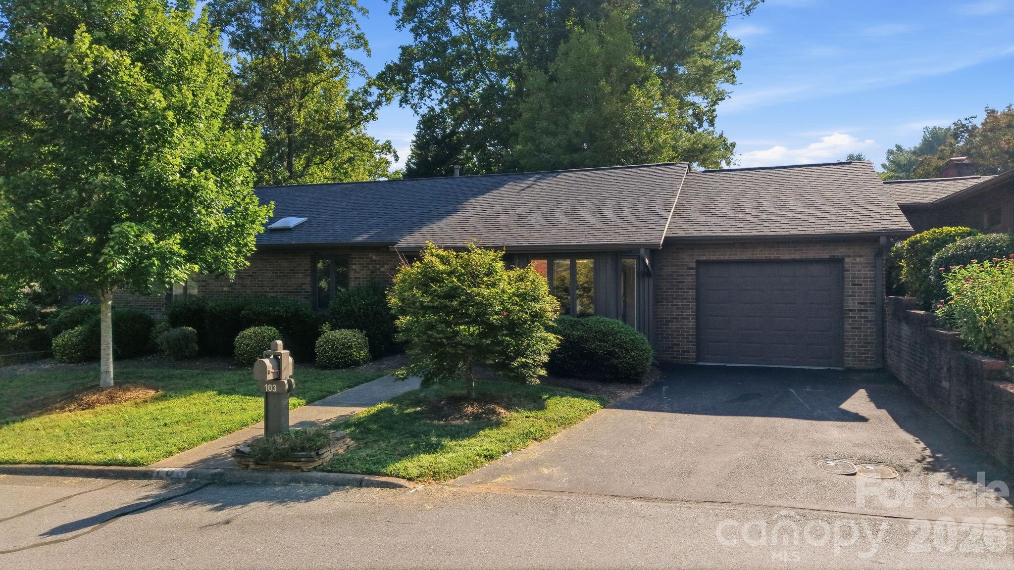 Single Family Residence at 103 Briar Ridge Circle, Winston Salem, photo 37 of 48