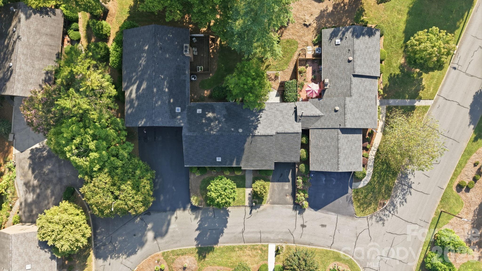 Single Family Residence at 103 Briar Ridge Circle, Winston Salem, photo 47 of 48
