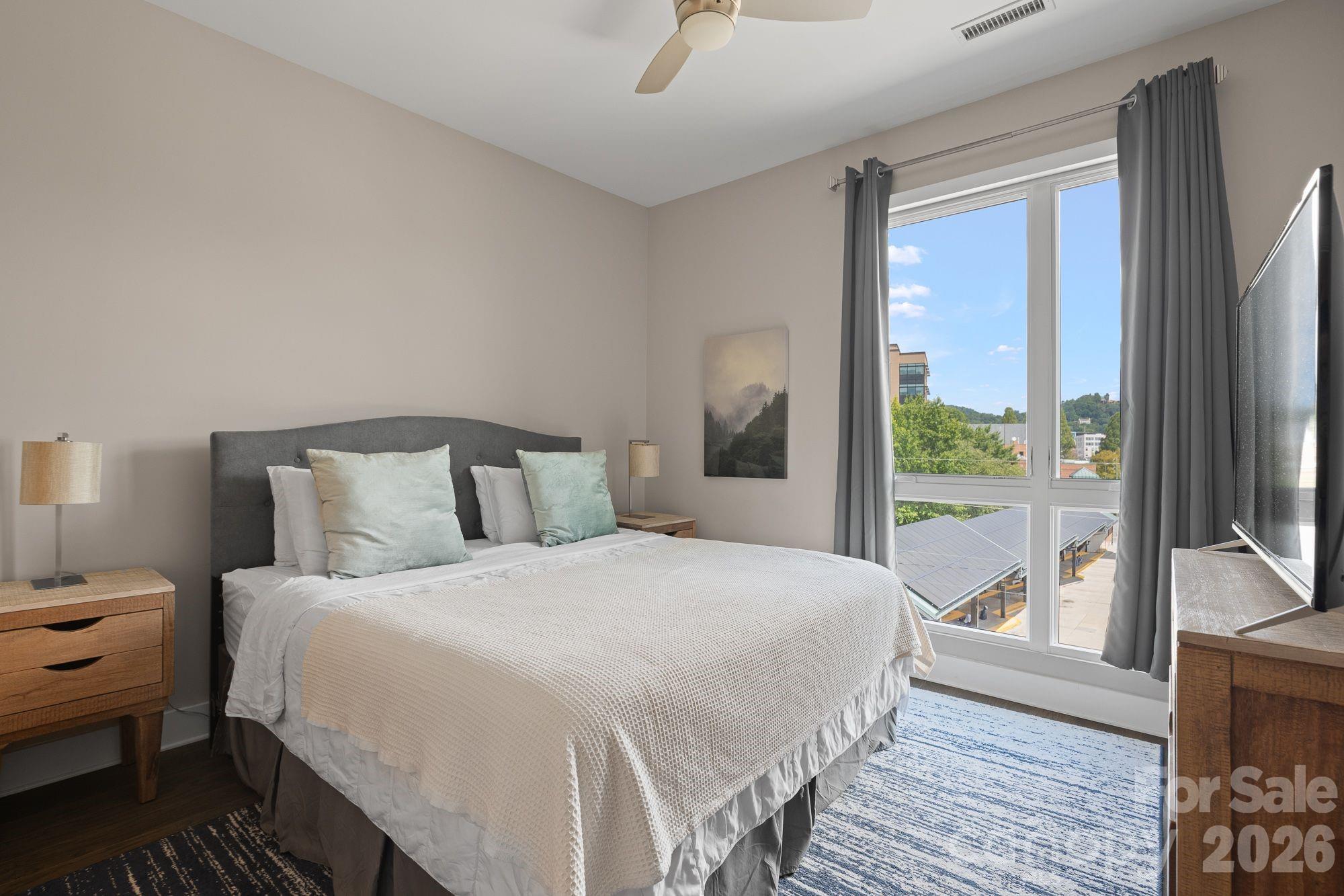 Condominium at 45 Asheland Avenue, Asheville, photo 12 of 28