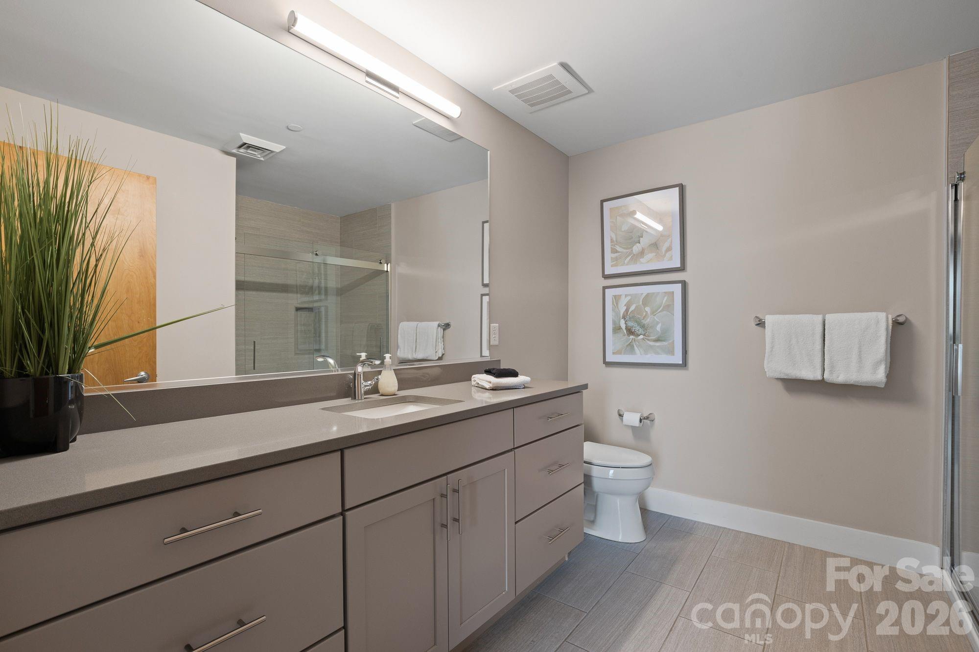 Condominium at 45 Asheland Avenue, Asheville, photo 13 of 28