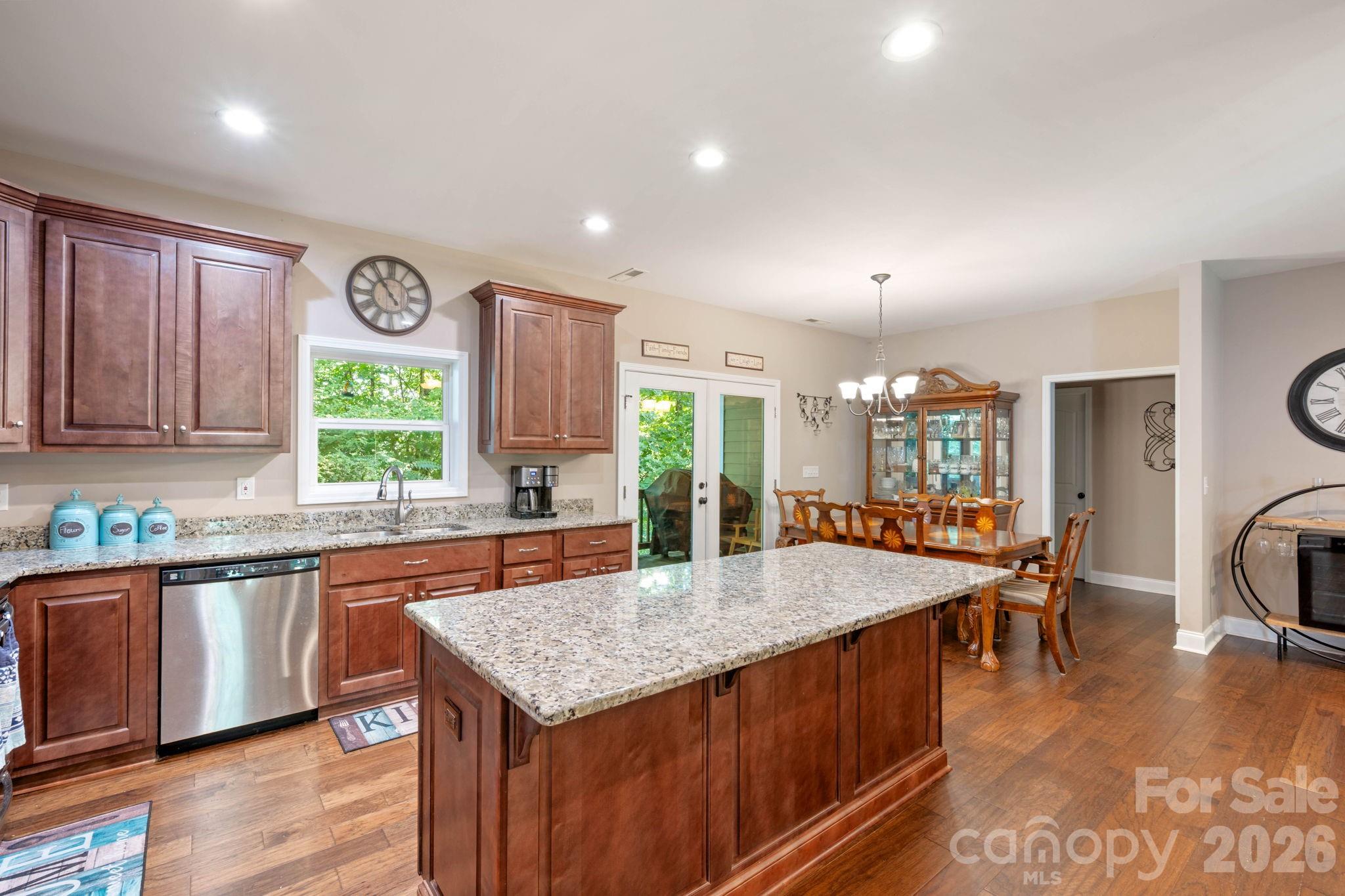 Single Family Residence at 72 Summer Shade Court, Hendersonville, photo 11 of 40