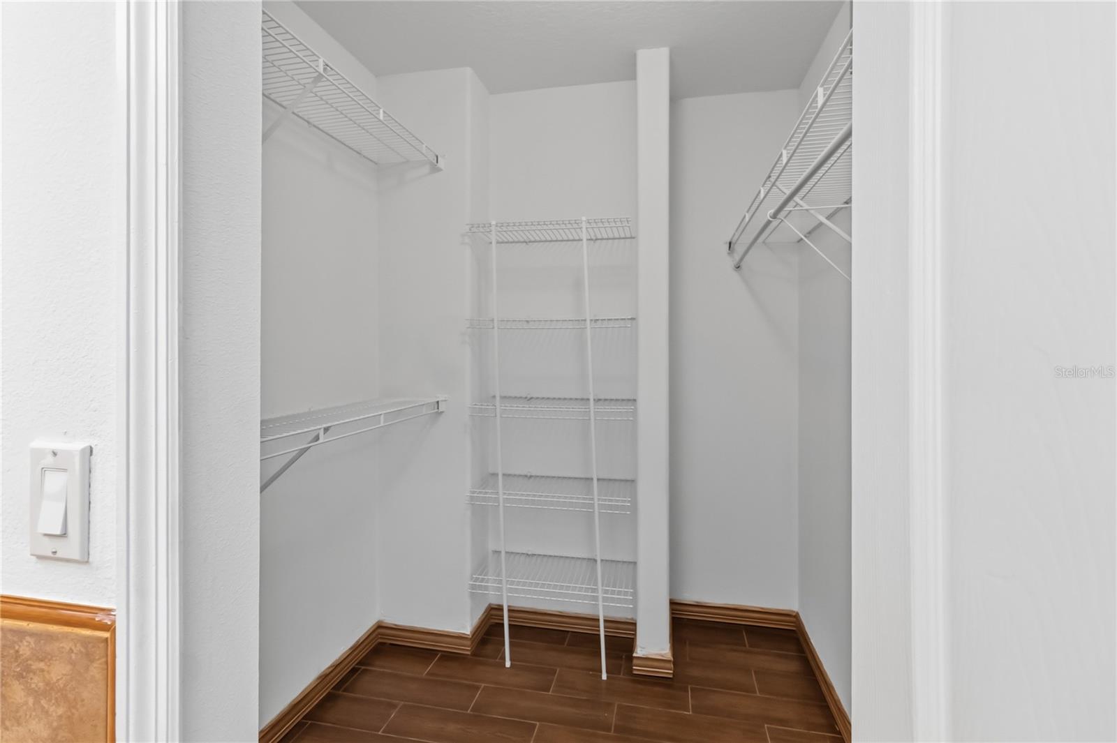 master walk-in closet - 2317 LILY PAD LN, KISSIMMEE