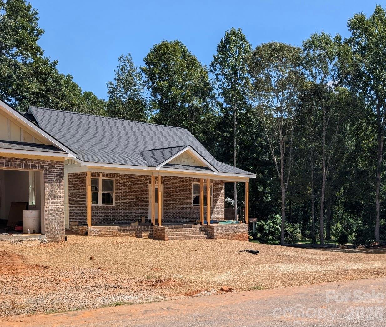 Great curb appeal - 1895 Knolls Drive, Newton