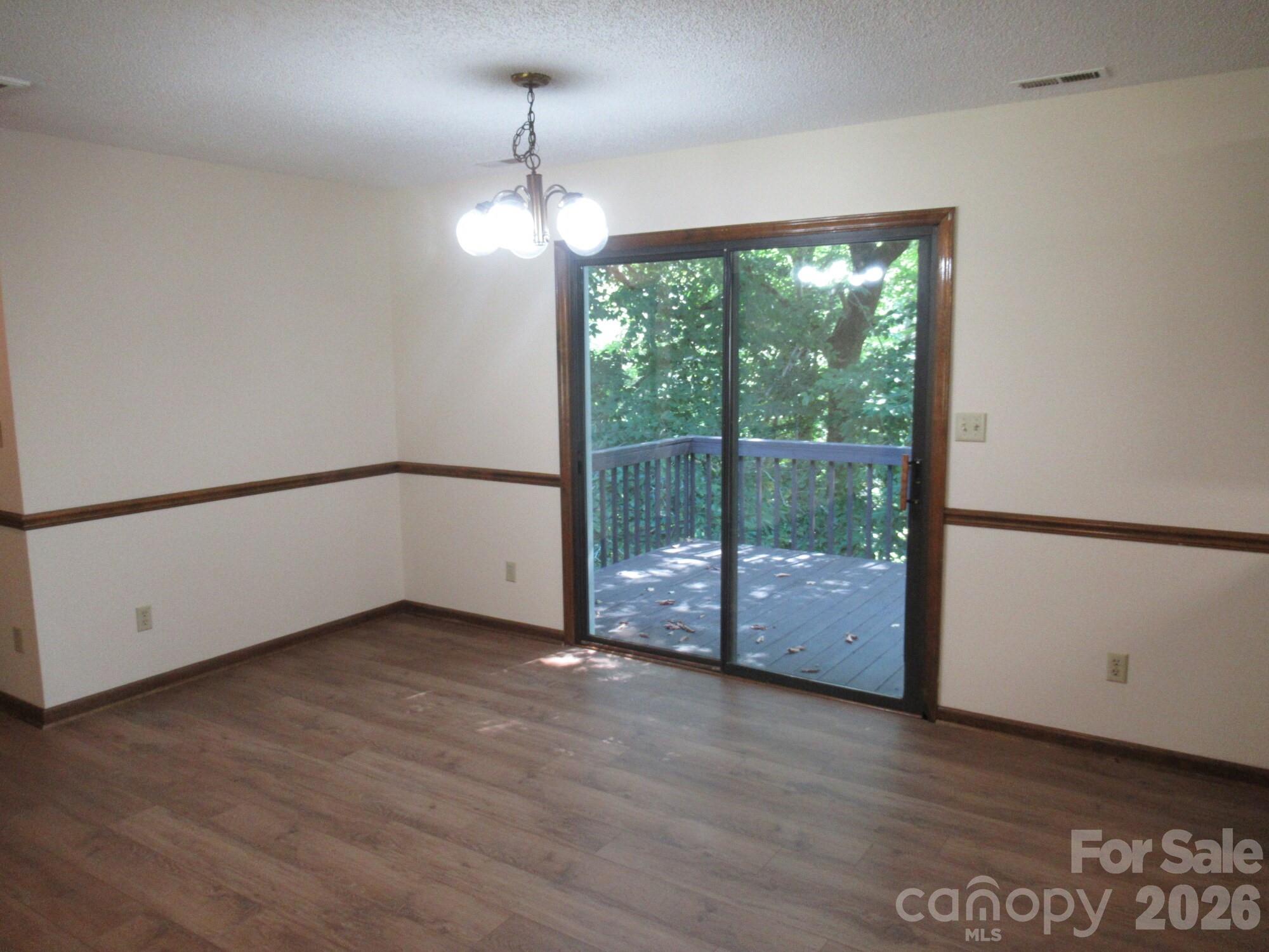 Dining - 1809 S Industrial Park Road, Lincolnton