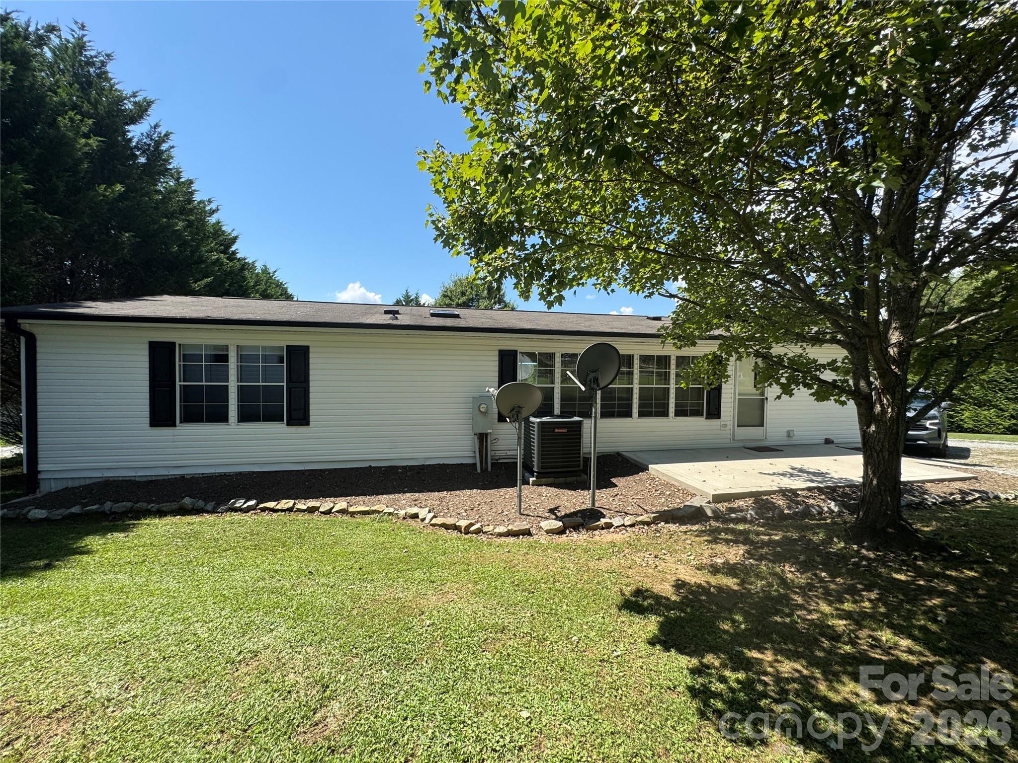 Single Family Residence at 51 Little Hungry Road, Hendersonville, photo 5 of 34