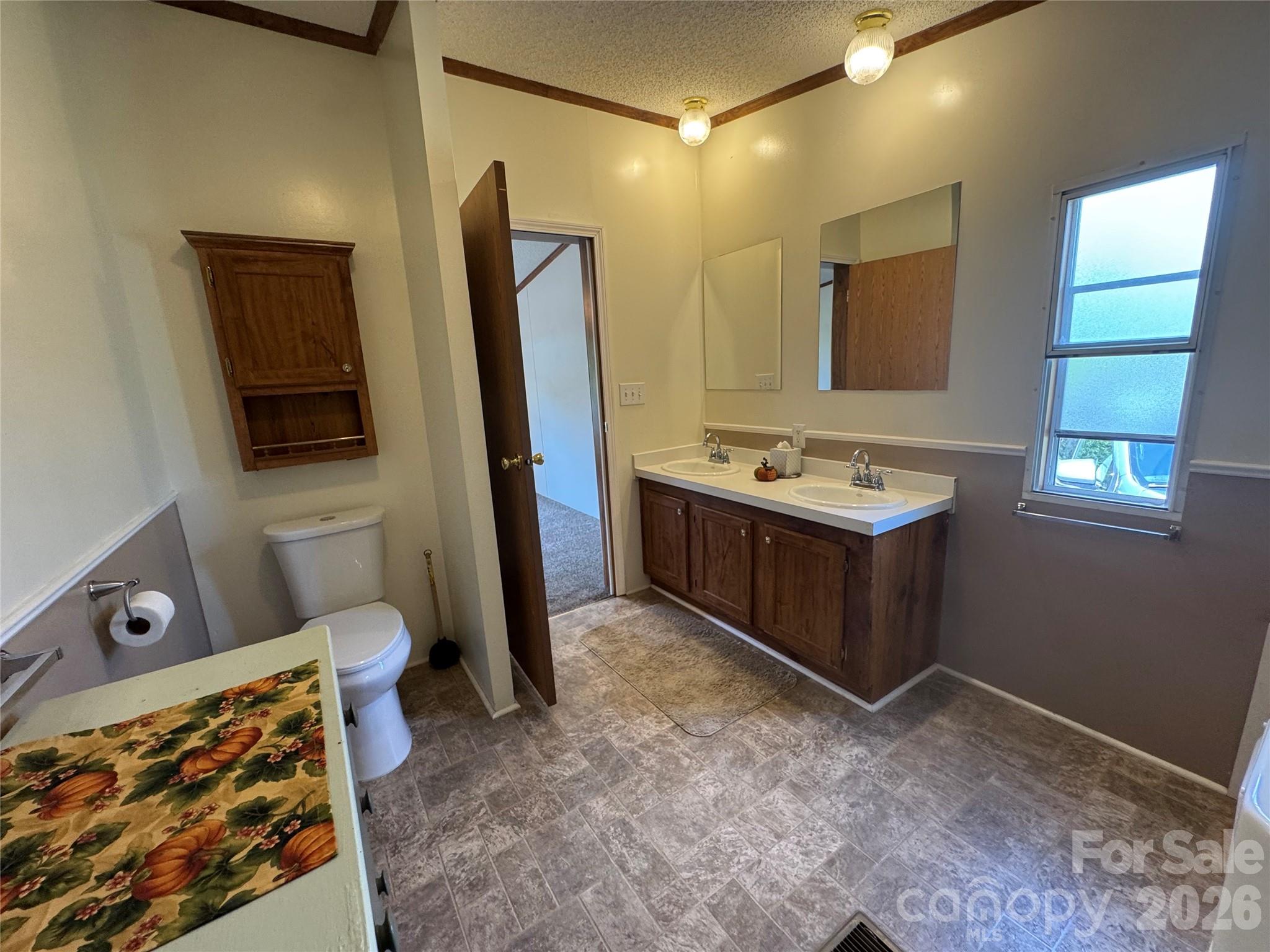 Single Family Residence at 51 Little Hungry Road, Hendersonville, photo 21 of 34