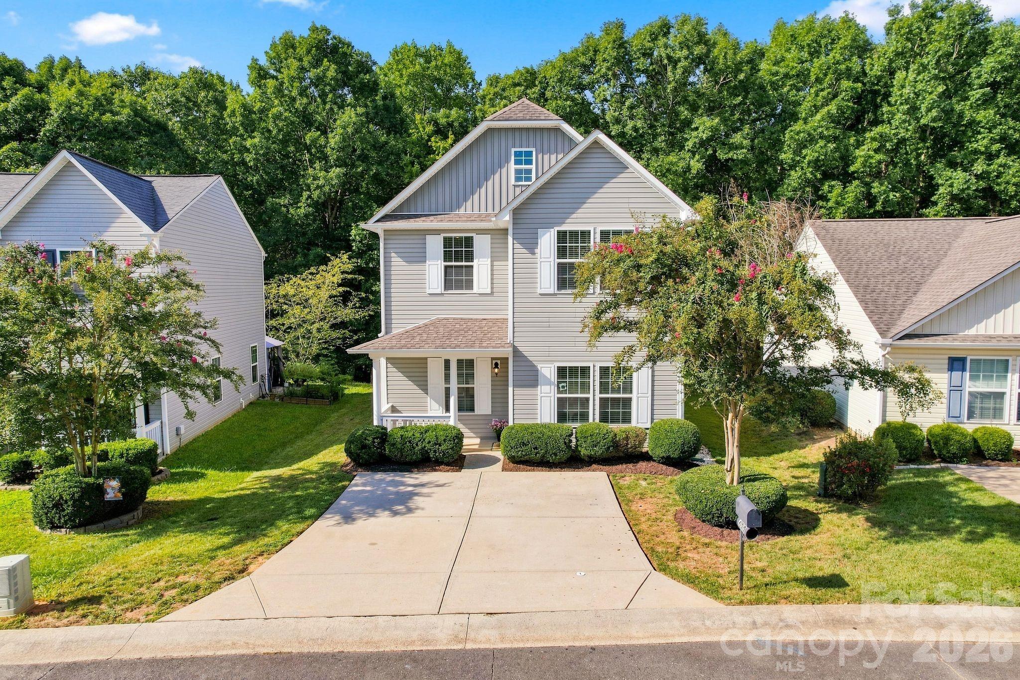 Single Family Residence at 422 Danielle Way, Fort Mill, photo 2 of 40