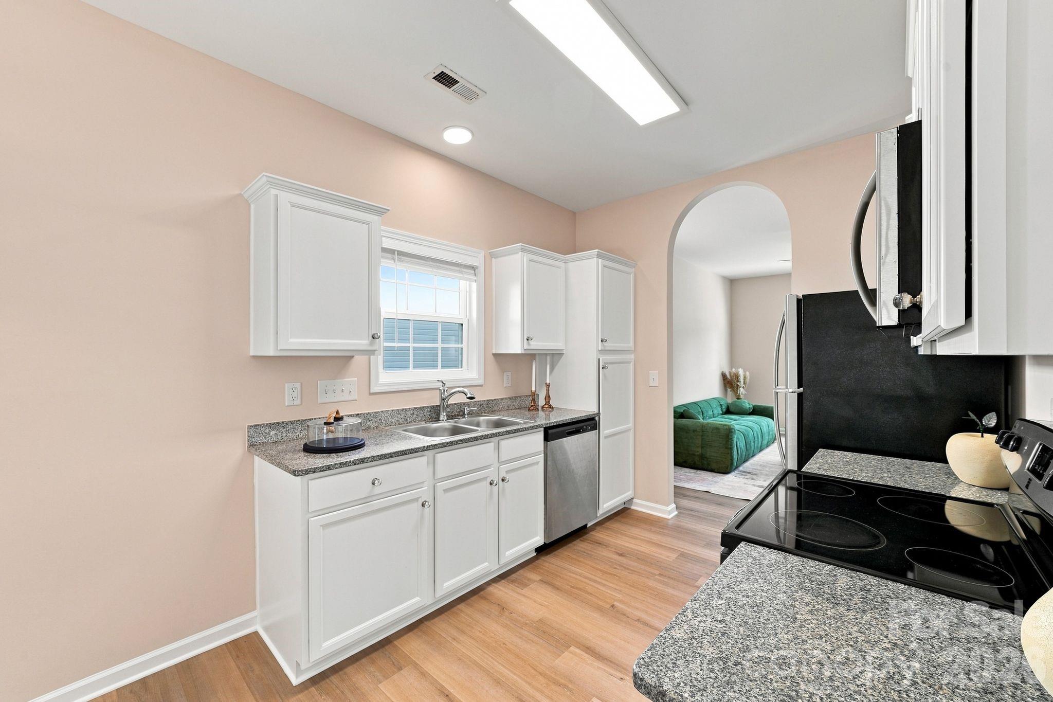 Single Family Residence at 422 Danielle Way, Fort Mill, photo 12 of 40